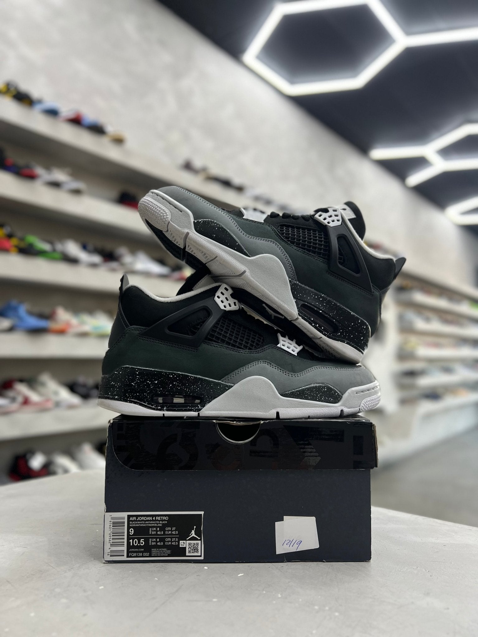 Jordan 4 Retro Fear Sz 9 (PREOWNED) - Restock AveJordan 4 Retro Fear Sz 9 (PREOWNED)Restock AveRestock Ave9Restock Ave