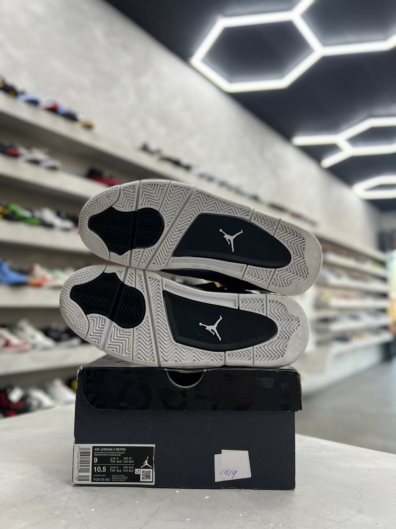 Jordan 4 Retro Fear Sz 9 (PREOWNED) - Restock AveJordan 4 Retro Fear Sz 9 (PREOWNED)Restock AveRestock Ave9Restock Ave