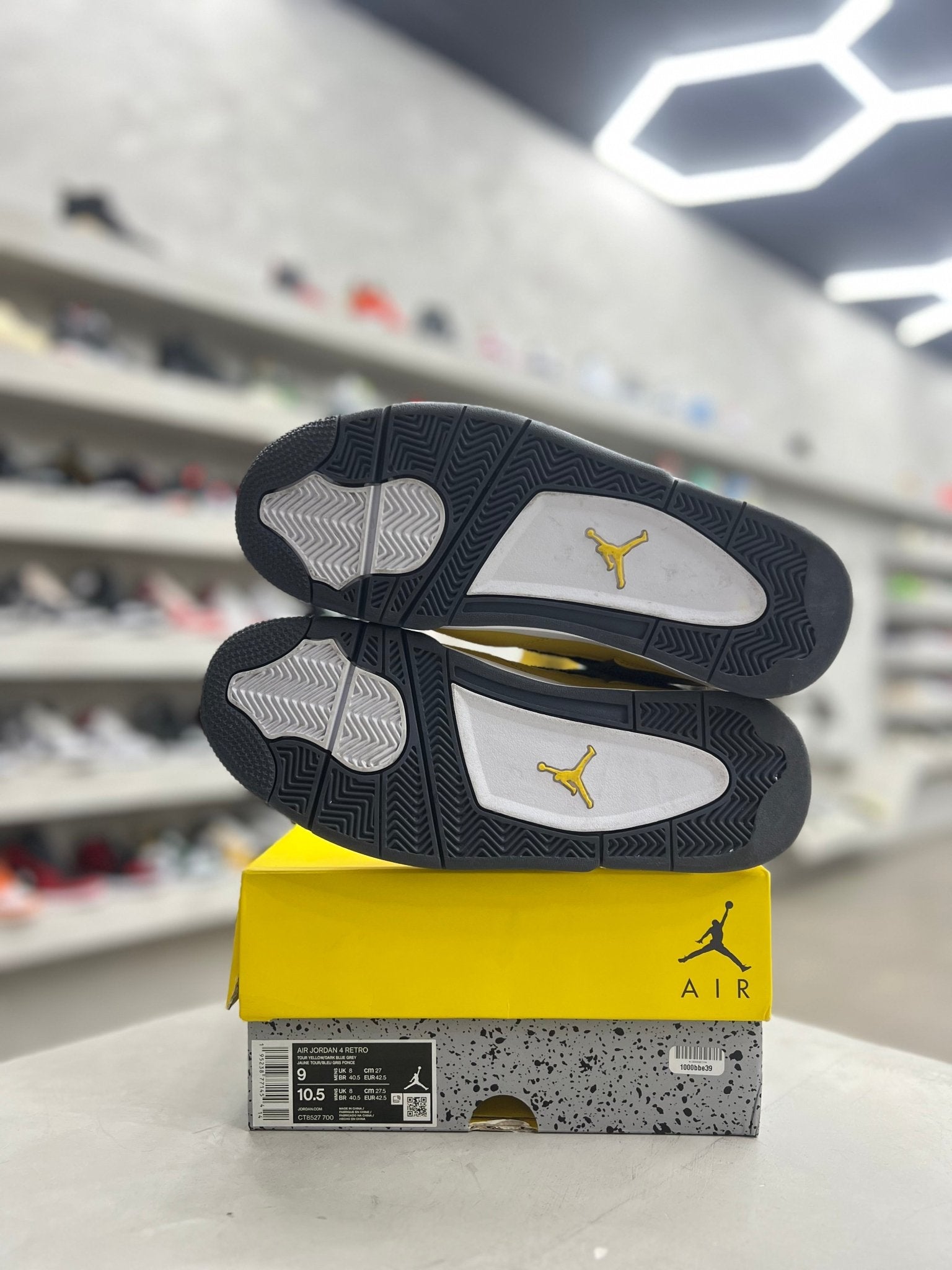 Jordan 4 Retro Lightning Sz 9 (PREOWNED) - Restock AveJordan 4 Retro Lightning Sz 9 (PREOWNED)Restock AveRestock Ave9Restock Ave