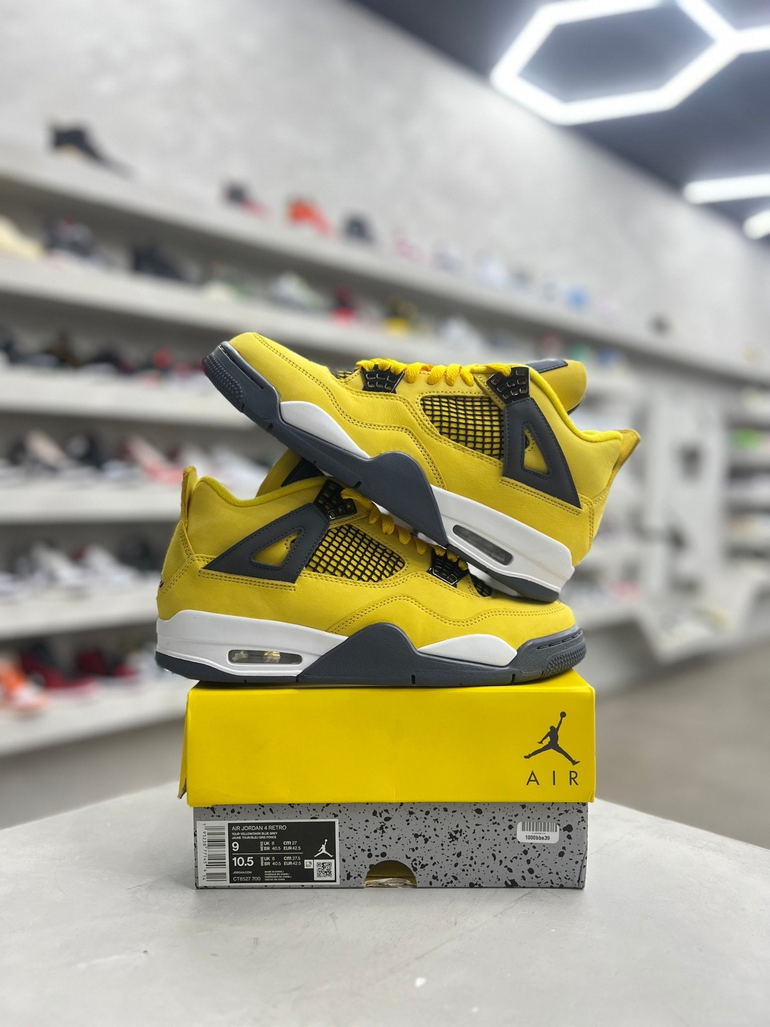Jordan 4 Retro Lightning Sz 9 (PREOWNED) - Restock AveJordan 4 Retro Lightning Sz 9 (PREOWNED)Restock AveRestock Ave9Restock Ave
