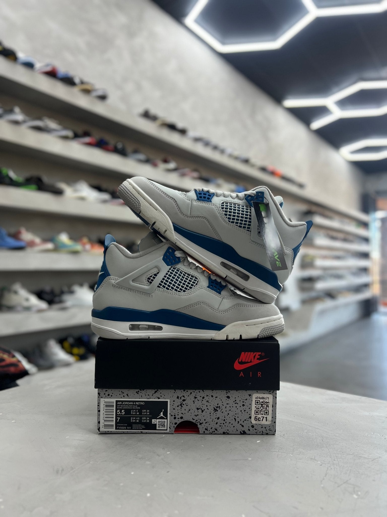 Jordan 4 Retro Military Blue Sz 5.5 (PREOWNED) - Restock AveJordan 4 Retro Military Blue Sz 5.5 (PREOWNED)Restock AveRestock Ave5.504754291Restock Ave