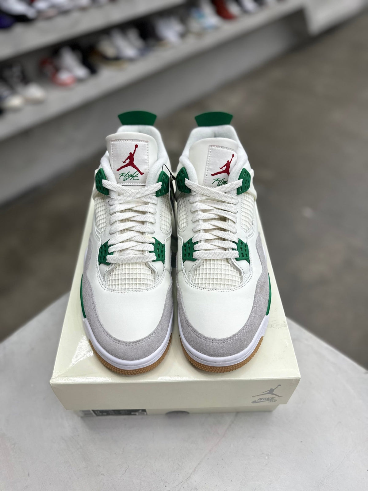 Jordan 4 Retro SB Pine Green sz 11 (PREOWNED) - Restock AveJordan 4 Retro SB Pine Green sz 11 (PREOWNED)Restock AveRestock Ave11Restock Ave
