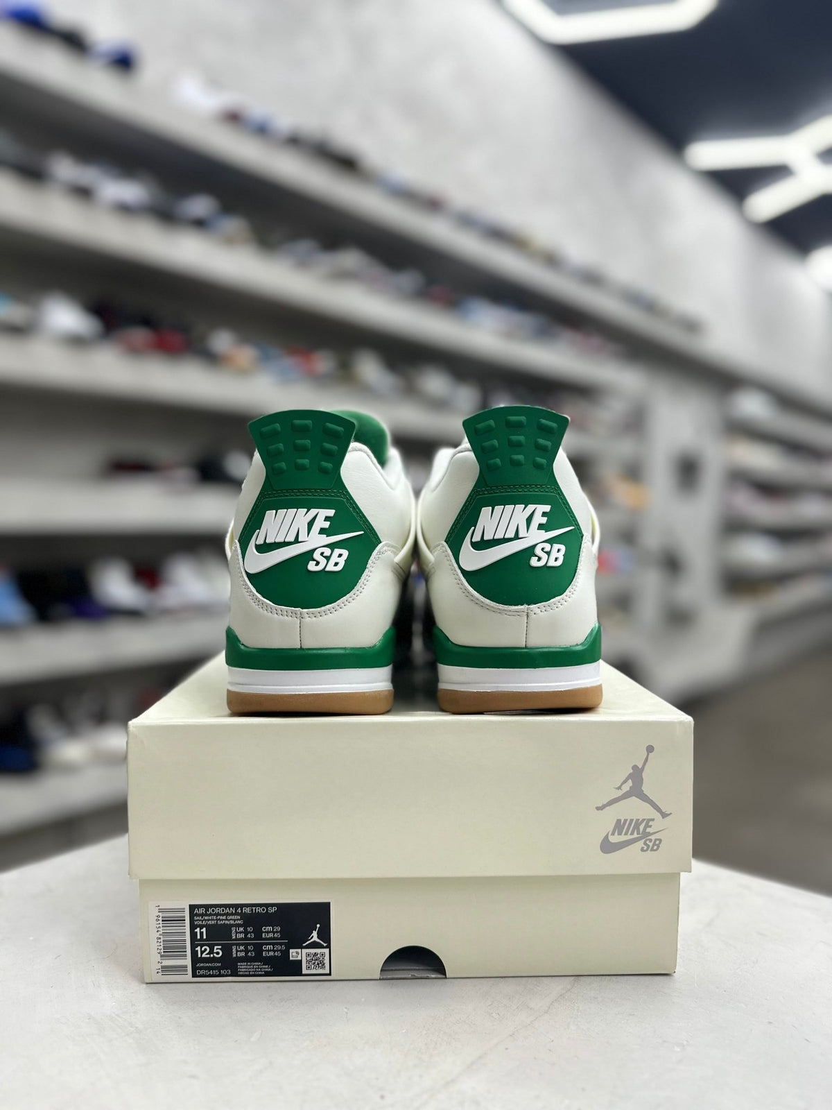 Jordan 4 Retro SB Pine Green sz 11 (PREOWNED) - Restock AveJordan 4 Retro SB Pine Green sz 11 (PREOWNED)Restock AveRestock Ave11Restock Ave