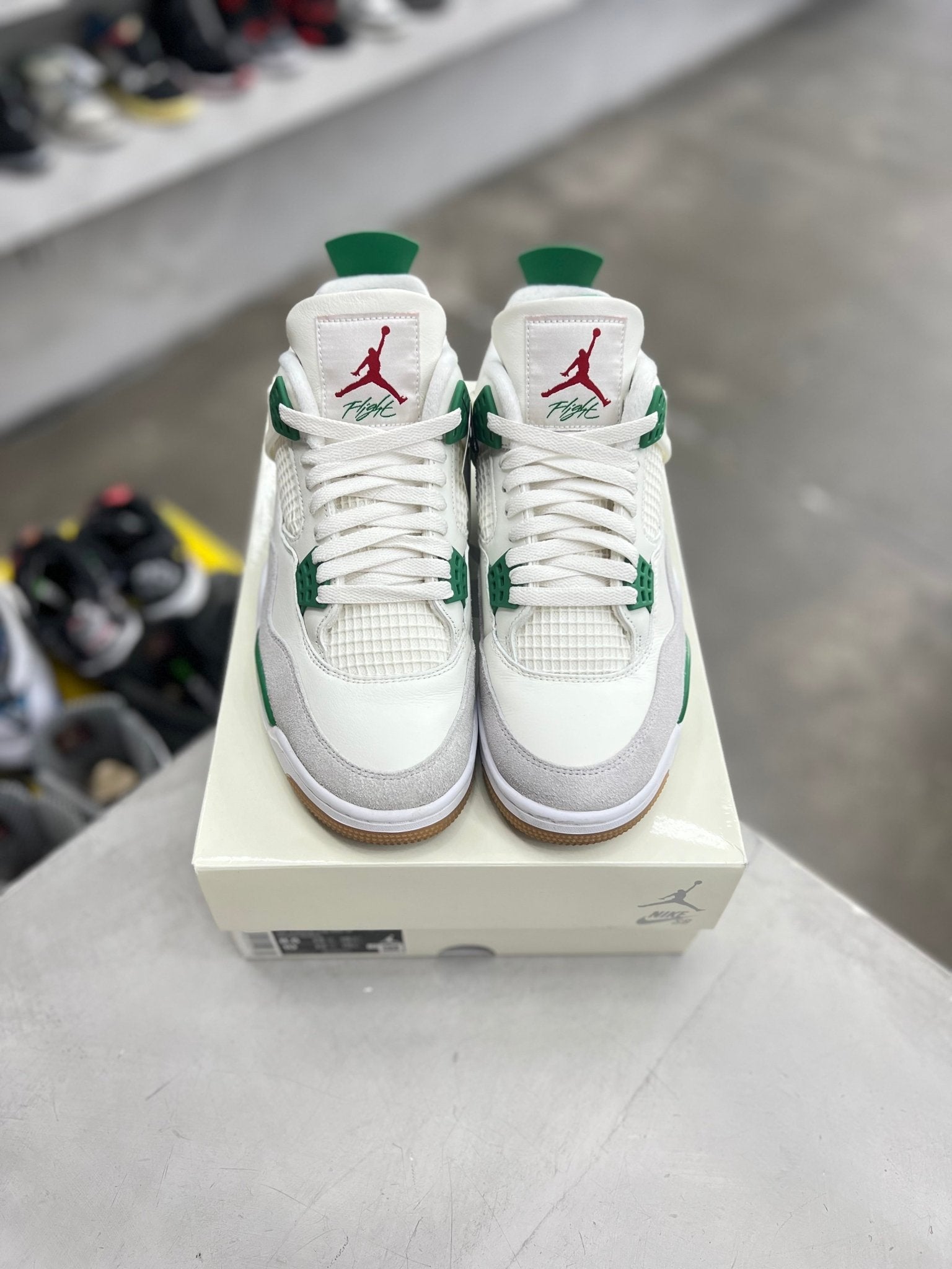 Jordan 4 Retro SB Pine Green Sz 8.5 (PREOWNED) - Restock AveJordan 4 Retro SB Pine Green Sz 8.5 (PREOWNED)Restock AveRestock Ave8.542239603Restock Ave