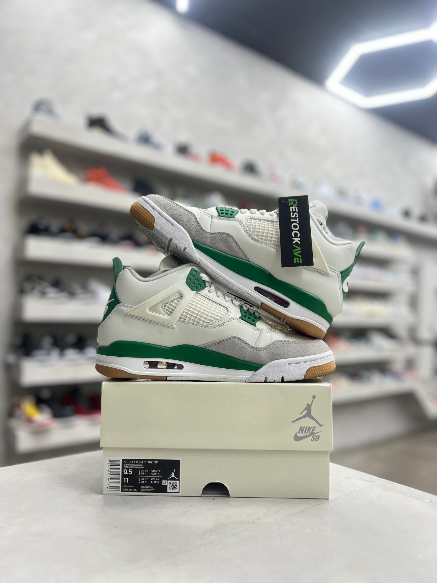 Jordan 4 Retro SB Pine Green Sz 9.5 (PREOWNED) - Restock AveJordan 4 Retro SB Pine Green Sz 9.5 (PREOWNED)Restock AveRestock Ave9.512480371Restock Ave