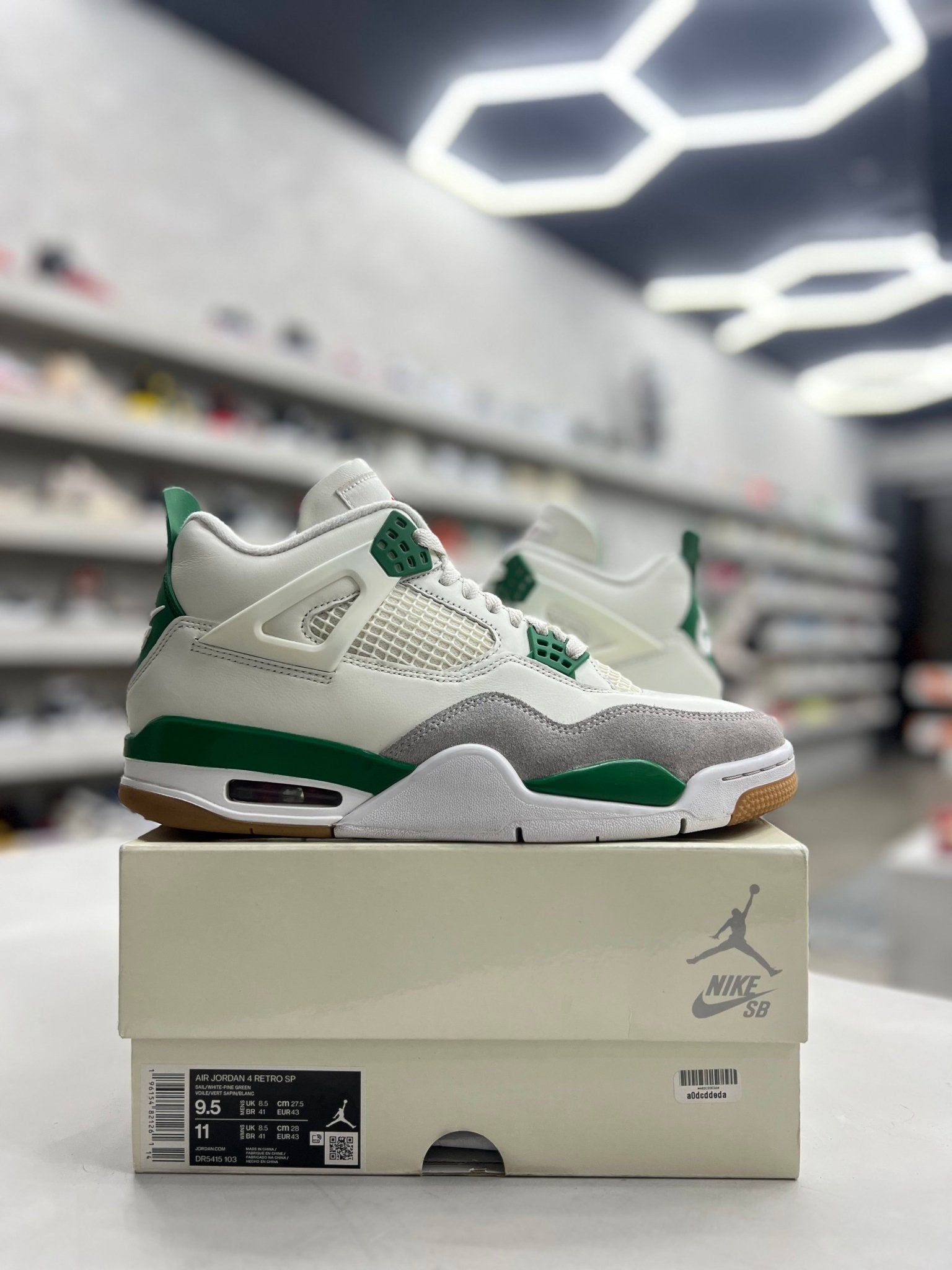 Jordan 4 Retro SB Pine Green Sz 9.5 (PREOWNED) - Restock AveJordan 4 Retro SB Pine Green Sz 9.5 (PREOWNED)Restock AveRestock Ave9.5Restock Ave