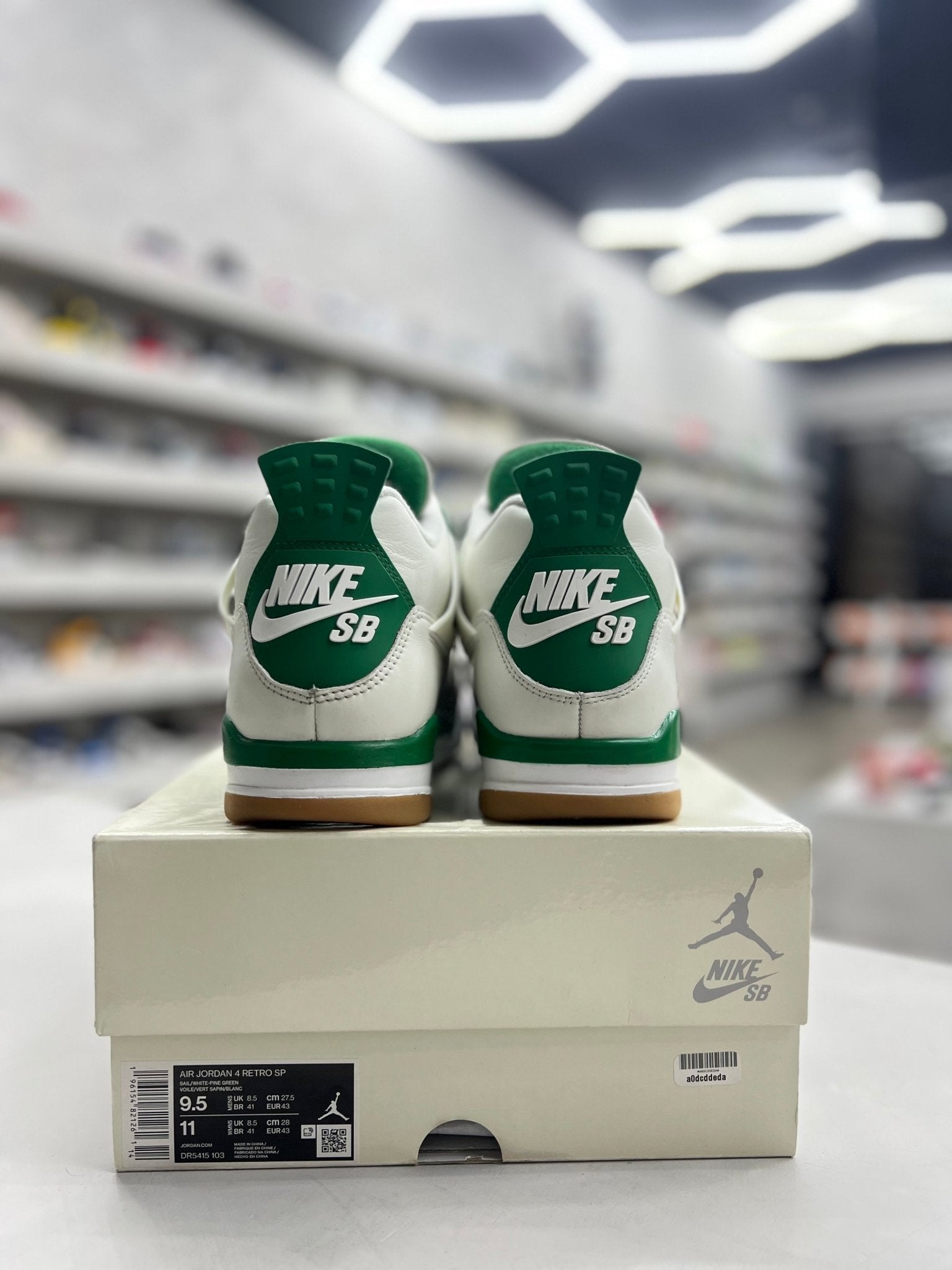 Jordan 4 Retro SB Pine Green Sz 9.5 (PREOWNED) - Restock AveJordan 4 Retro SB Pine Green Sz 9.5 (PREOWNED)Restock AveRestock Ave9.5Restock Ave