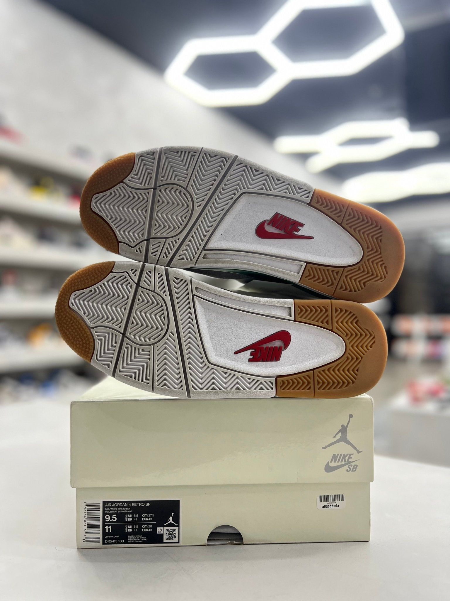 Jordan 4 Retro SB Pine Green Sz 9.5 (PREOWNED) - Restock AveJordan 4 Retro SB Pine Green Sz 9.5 (PREOWNED)Restock AveRestock Ave9.5Restock Ave