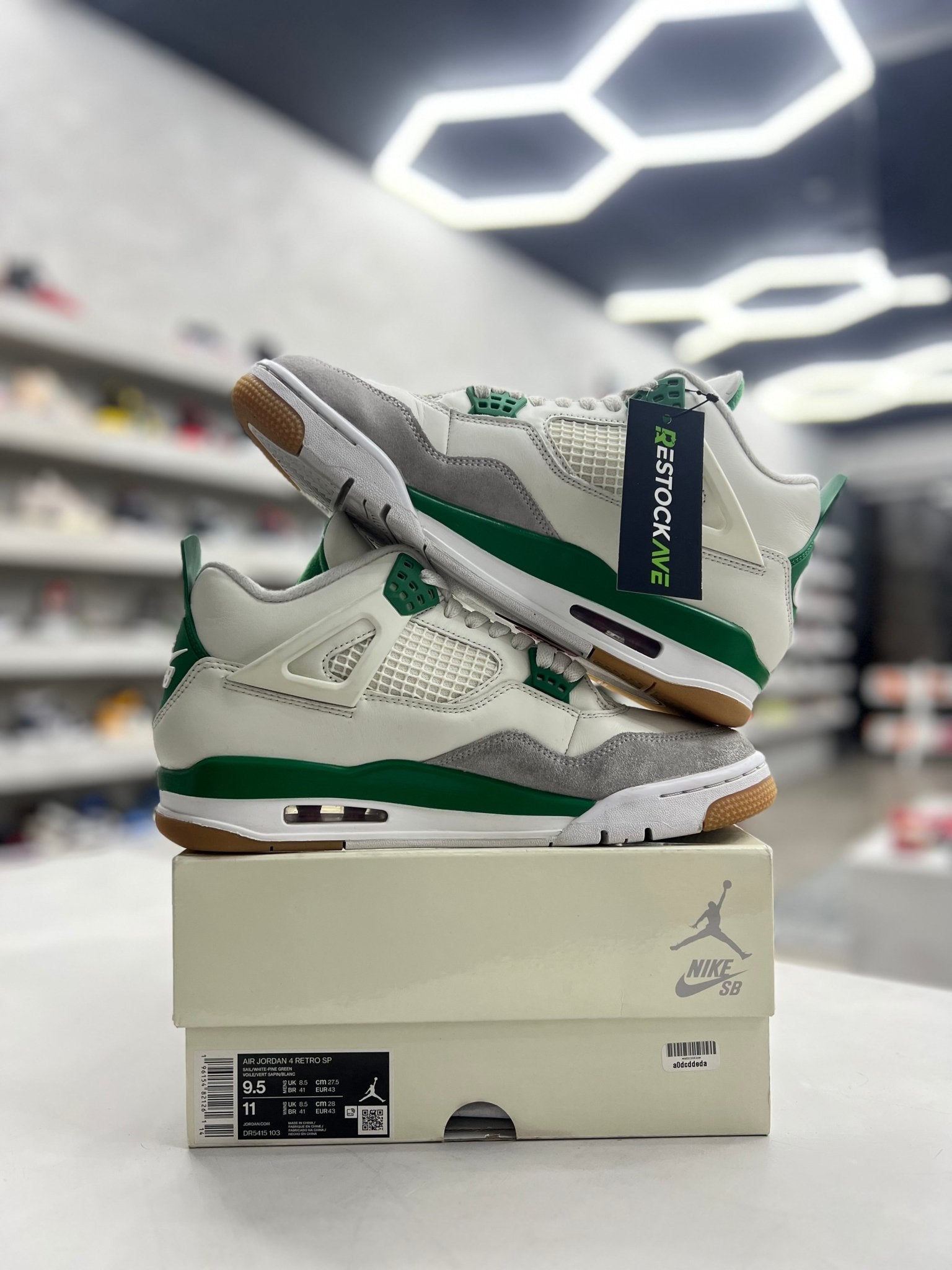 Jordan 4 Retro SB Pine Green Sz 9.5 (PREOWNED) - Restock AveJordan 4 Retro SB Pine Green Sz 9.5 (PREOWNED)Restock AveRestock Ave9.5Restock Ave