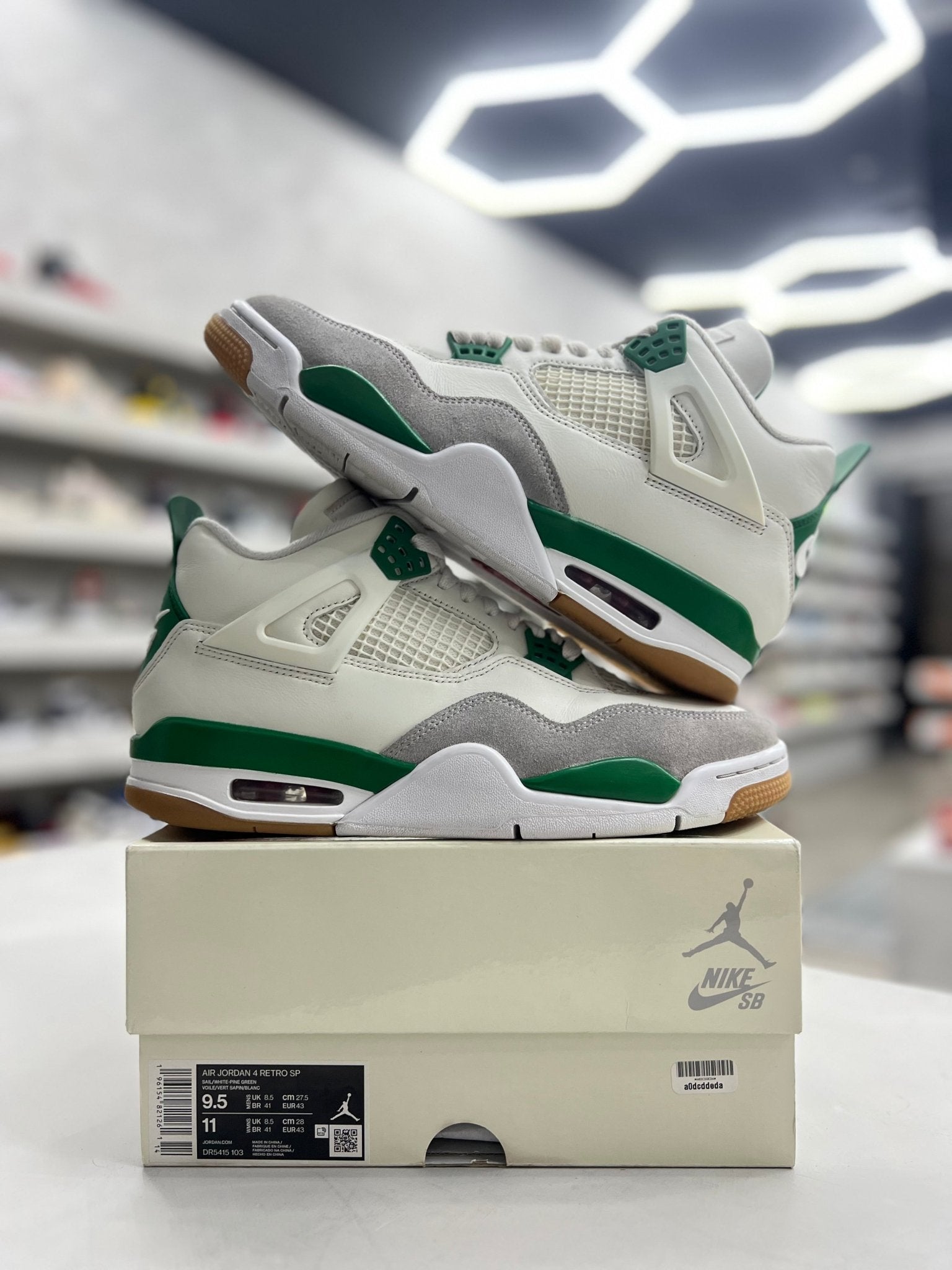 Jordan 4 Retro SB Pine Green Sz 9.5 (PREOWNED) - Restock AveJordan 4 Retro SB Pine Green Sz 9.5 (PREOWNED)Restock AveRestock Ave9.5Restock Ave