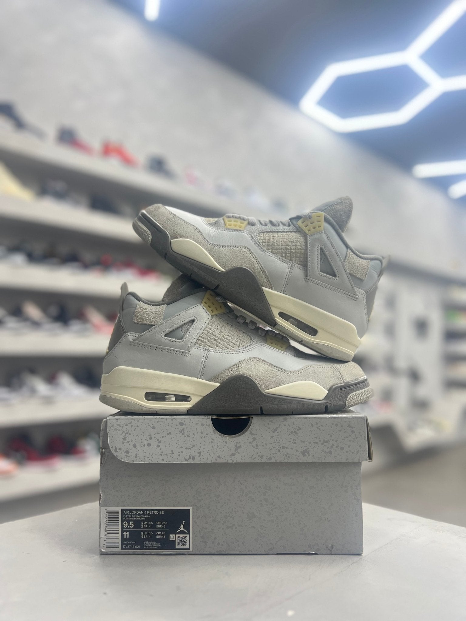 Jordan 4 Retro SE Craft Photon Dust Sz 9.5 (PREOWNED) - Restock AveJordan 4 Retro SE Craft Photon Dust Sz 9.5 (PREOWNED)Restock AveRestock Ave9.541618035Restock Ave