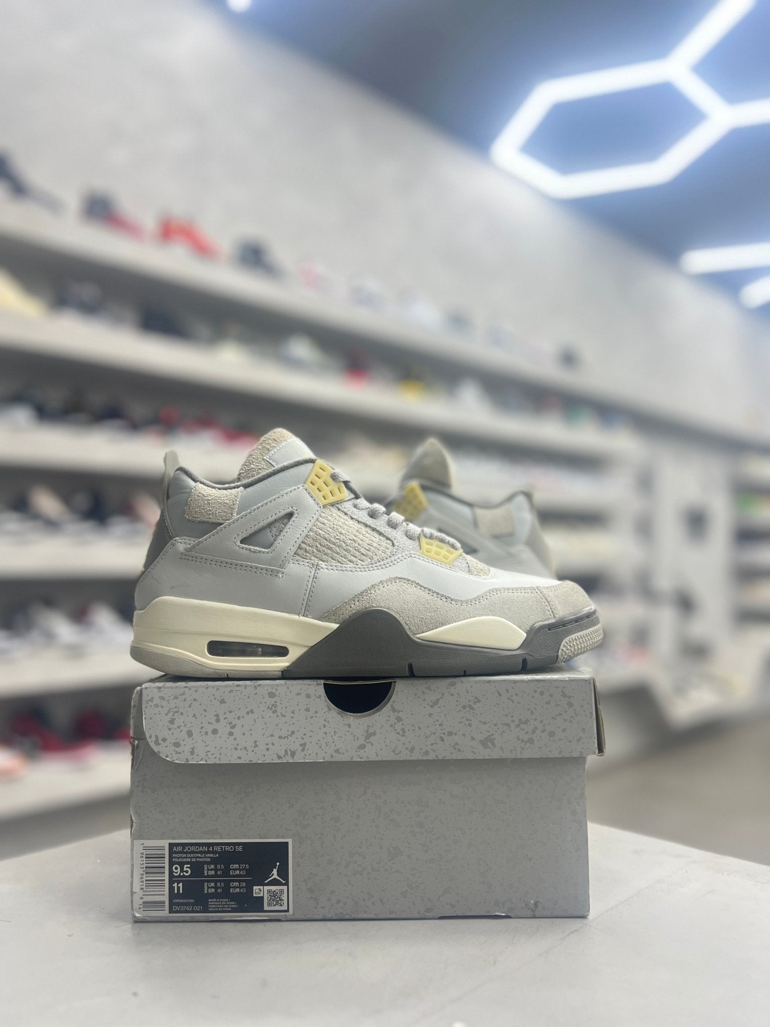 Jordan 4 Retro SE Craft Photon Dust Sz 9.5 (PREOWNED) - Restock AveJordan 4 Retro SE Craft Photon Dust Sz 9.5 (PREOWNED)Restock AveRestock Ave9.541618035Restock Ave
