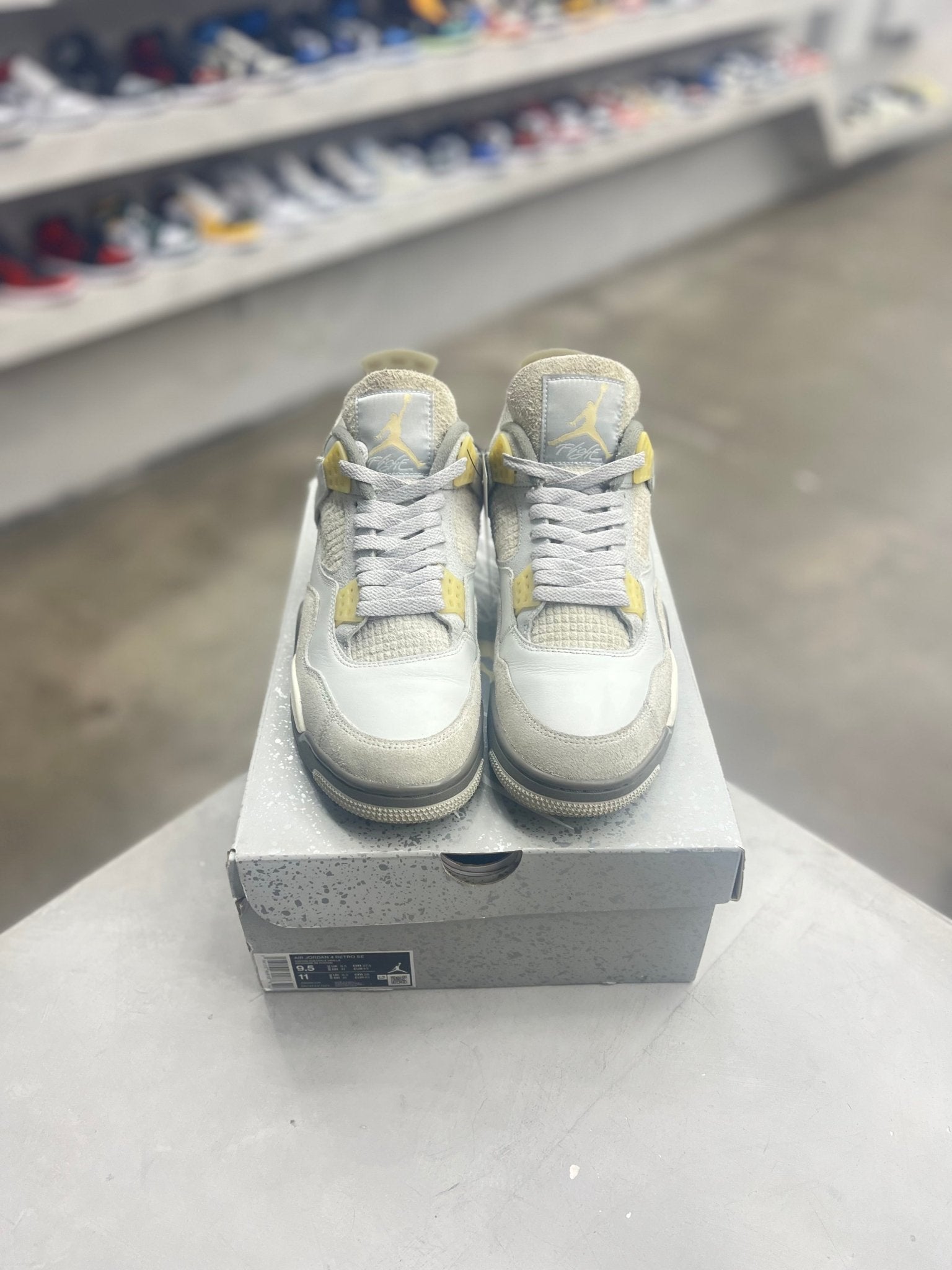 Jordan 4 Retro SE Craft Photon Dust Sz 9.5 (PREOWNED) - Restock AveJordan 4 Retro SE Craft Photon Dust Sz 9.5 (PREOWNED)Restock AveRestock Ave9.541618035Restock Ave