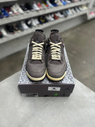 Jordan 4 Retro SP A Ma Maniére Violet Ore Sz 13 (PREOWNED) - Restock AveJordan 4 Retro SP A Ma Maniére Violet Ore Sz 13 (PREOWNED)Restock AveRestock Ave13Restock Ave