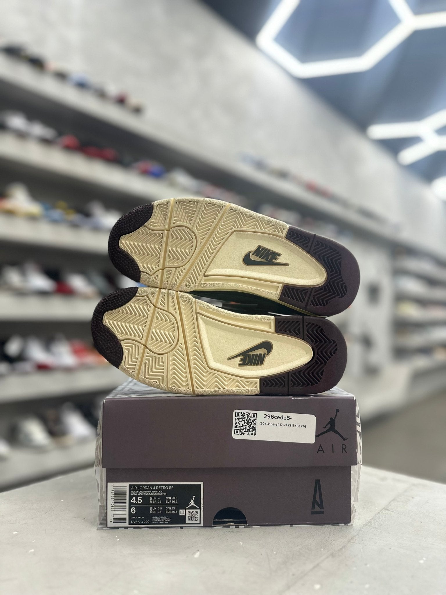 Jordan 4 Retro SP A Ma Maniére Violet Ore Sz 4.5 (PREOWNED) - Restock AveJordan 4 Retro SP A Ma Maniére Violet Ore Sz 4.5 (PREOWNED)Restock AveRestock Ave4.5Restock Ave