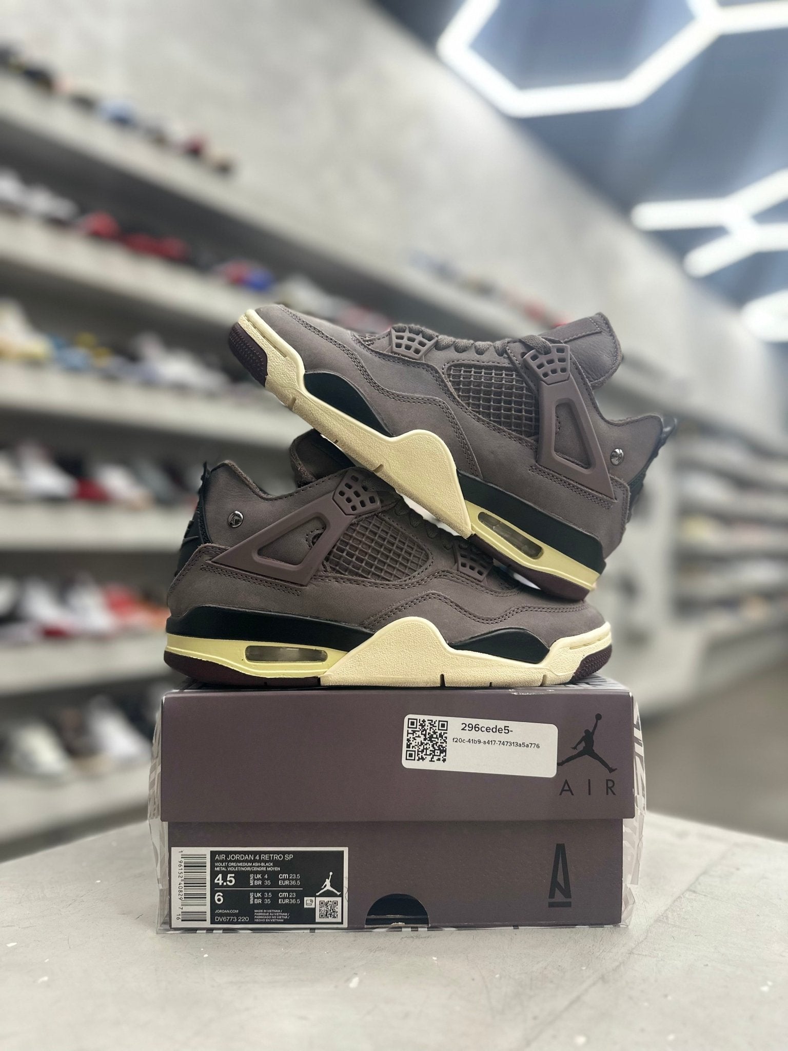 Jordan 4 Retro SP A Ma Maniére Violet Ore Sz 4.5 (PREOWNED) - Restock AveJordan 4 Retro SP A Ma Maniére Violet Ore Sz 4.5 (PREOWNED)Restock AveRestock Ave4.5Restock Ave
