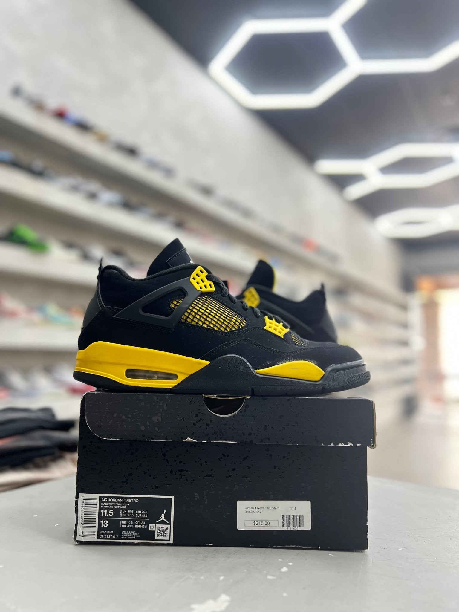 Jordan 4 Retro Thunder Sz 11.5 (PREOWNED) - Restock AveJordan 4 Retro Thunder Sz 11.5 (PREOWNED)Restock AveRestock Ave11.555191923Restock Ave