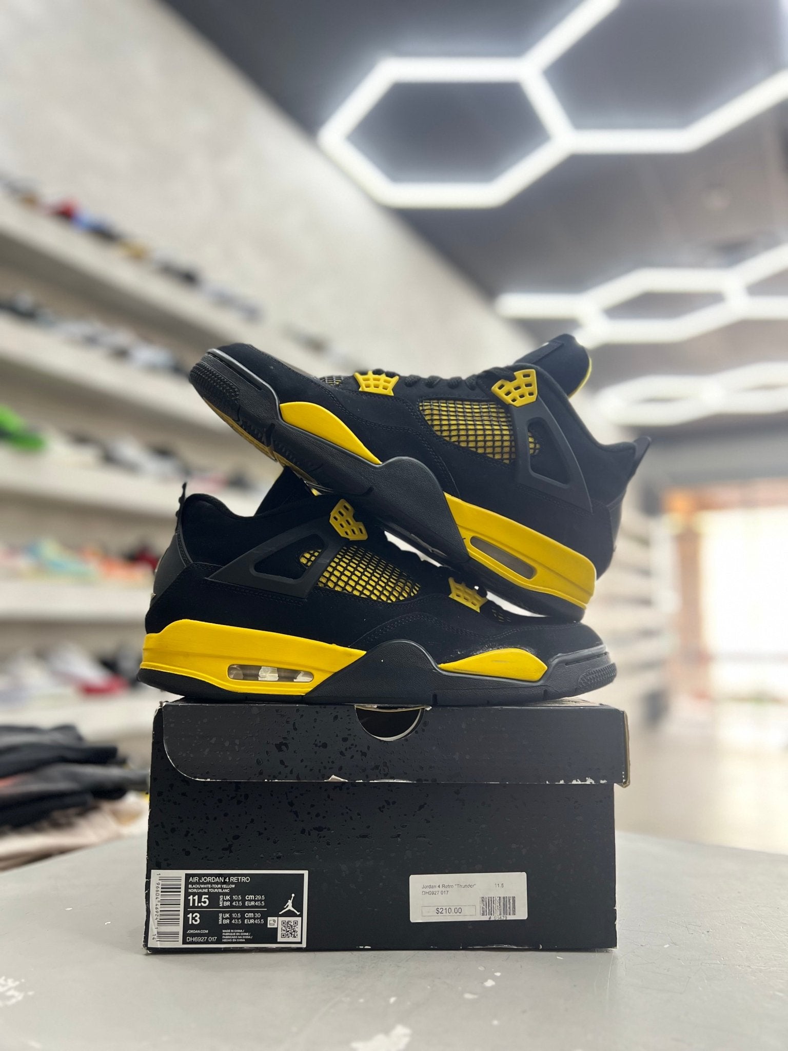 Jordan 4 Retro Thunder Sz 11.5 (PREOWNED) - Restock AveJordan 4 Retro Thunder Sz 11.5 (PREOWNED)Restock AveRestock Ave11.555191923Restock Ave