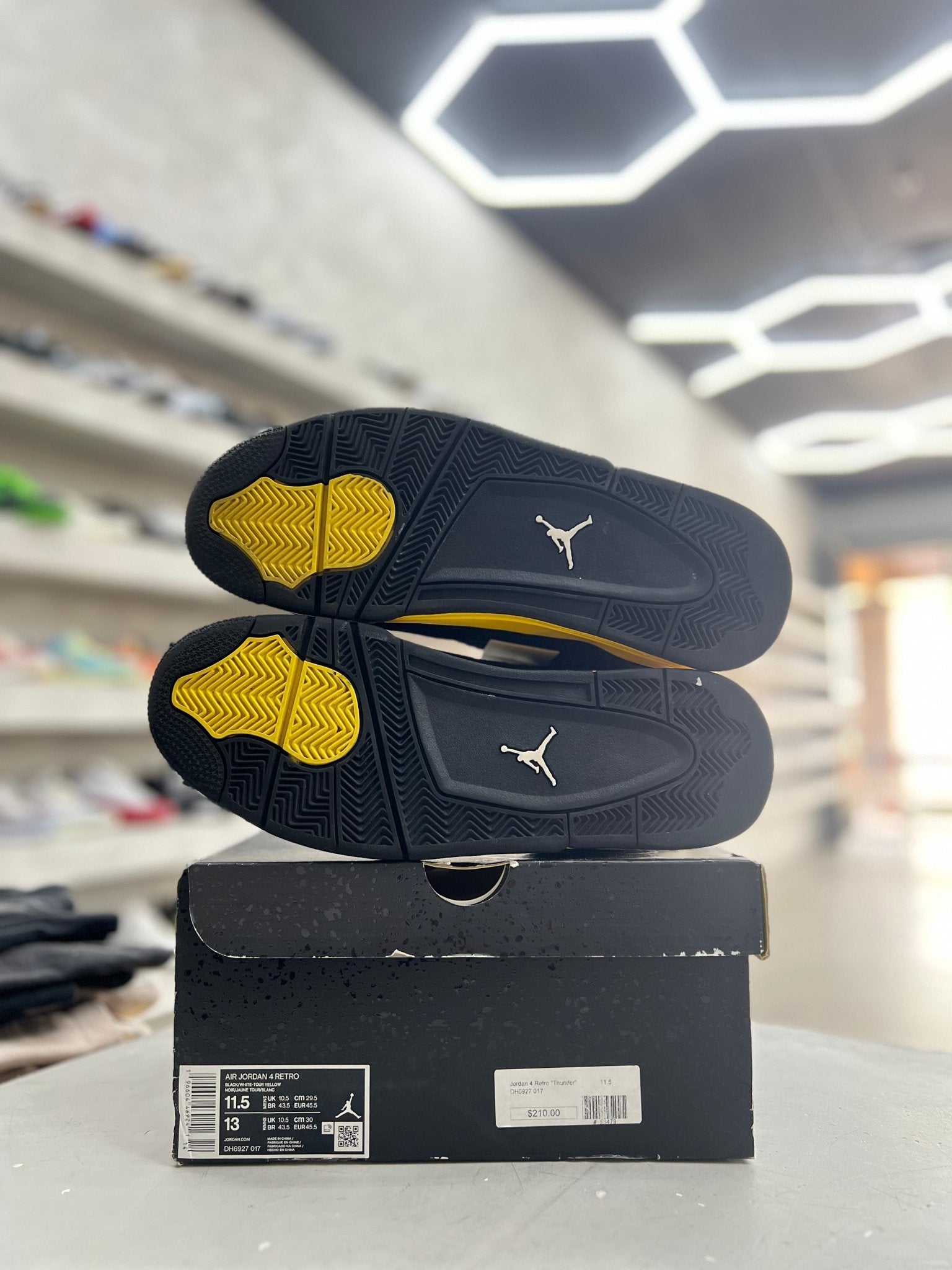 Jordan 4 Retro Thunder Sz 11.5 (PREOWNED) - Restock AveJordan 4 Retro Thunder Sz 11.5 (PREOWNED)Restock AveRestock Ave11.555191923Restock Ave