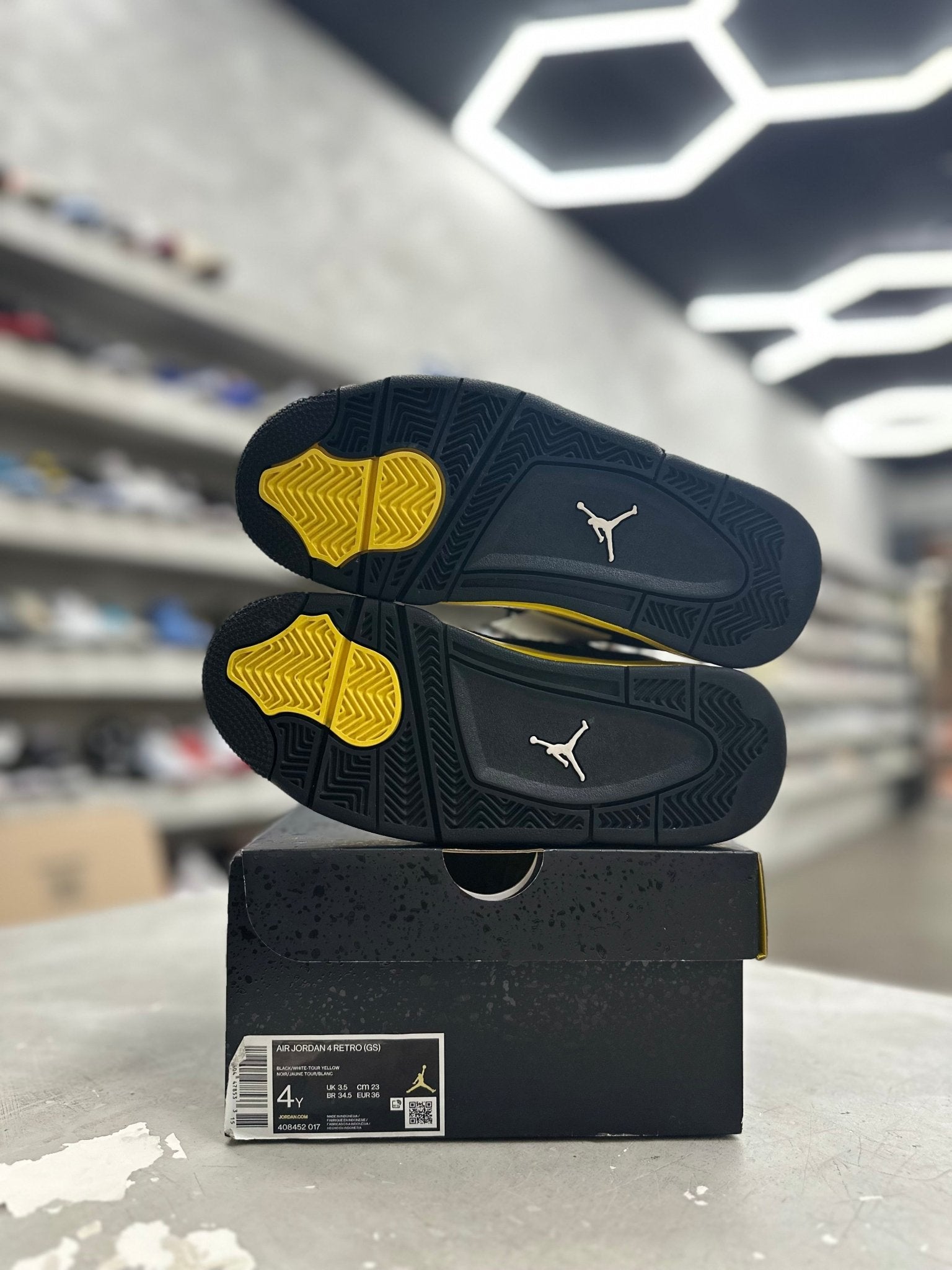 Jordan 4 Retro Thunder Sz 4y (PREOWNED) - Restock AveJordan 4 Retro Thunder Sz 4y (PREOWNED)Restock AveRestock Ave4YRestock Ave