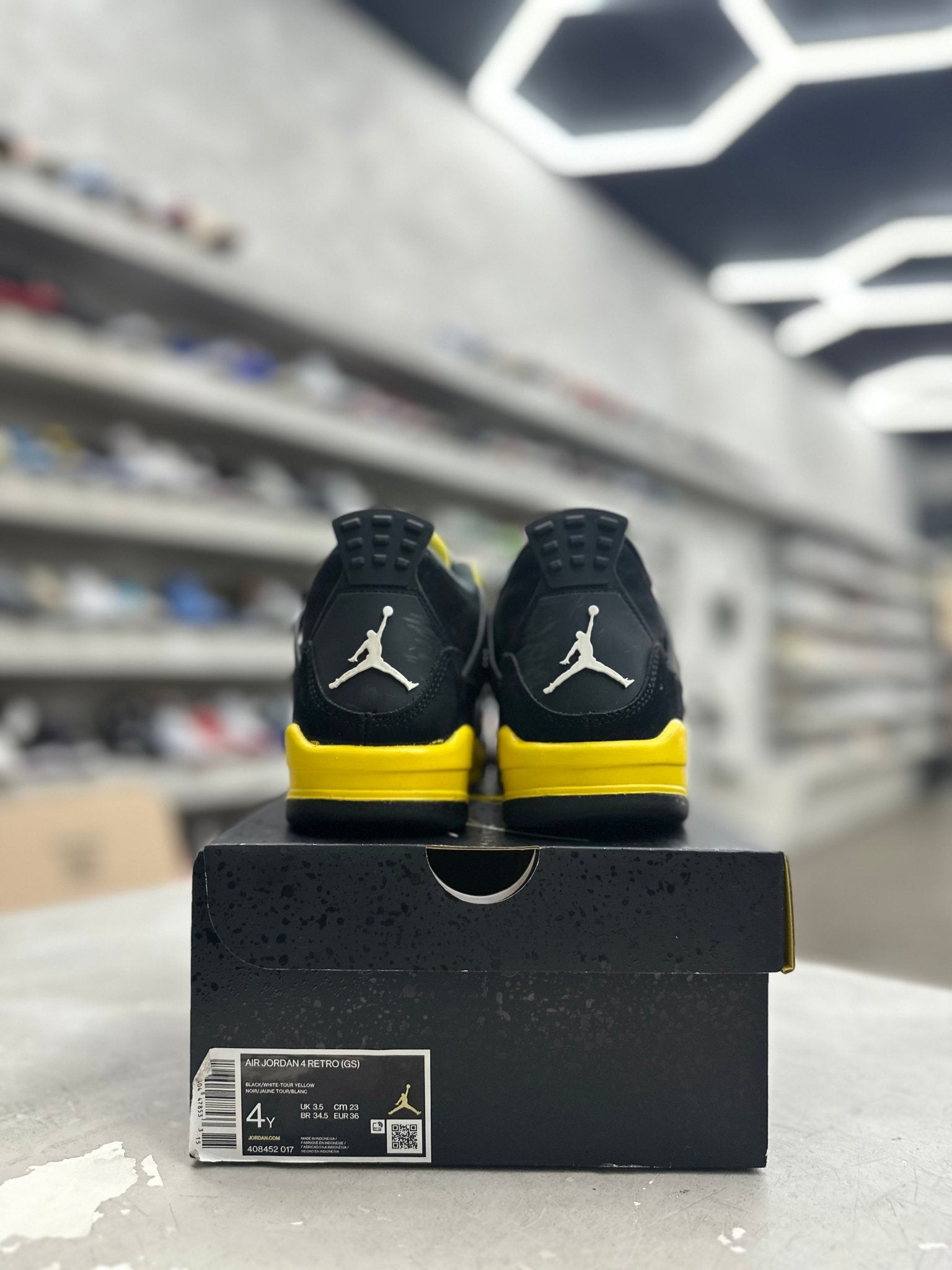 Jordan 4 Retro Thunder Sz 4y (PREOWNED) - Restock AveJordan 4 Retro Thunder Sz 4y (PREOWNED)Restock AveRestock Ave4YRestock Ave