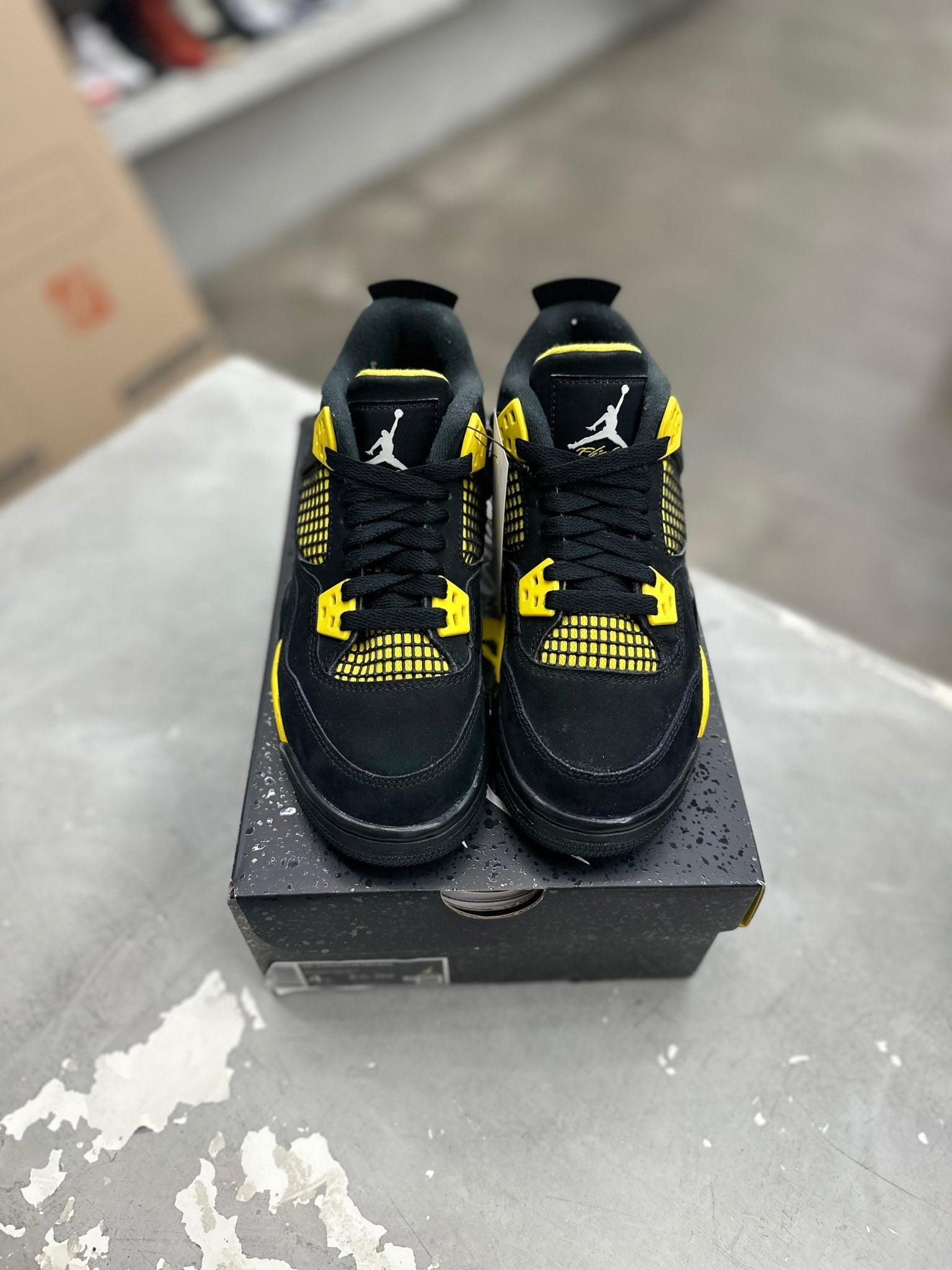 Jordan 4 Retro Thunder Sz 4y (PREOWNED) - Restock AveJordan 4 Retro Thunder Sz 4y (PREOWNED)Restock AveRestock Ave4YRestock Ave