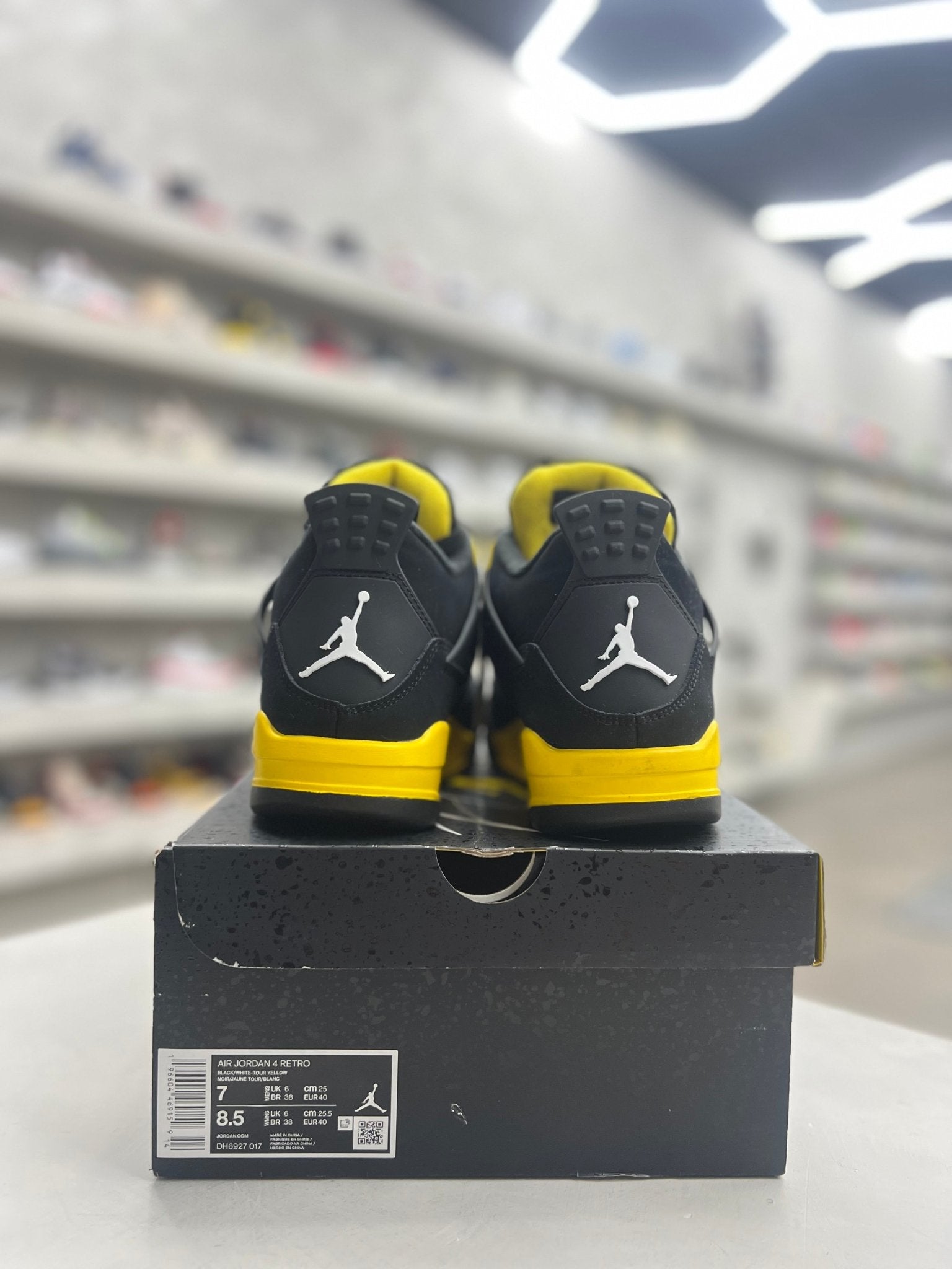 Jordan 4 Retro Thunder Sz 7 (PREOWNED) – Restock Ave