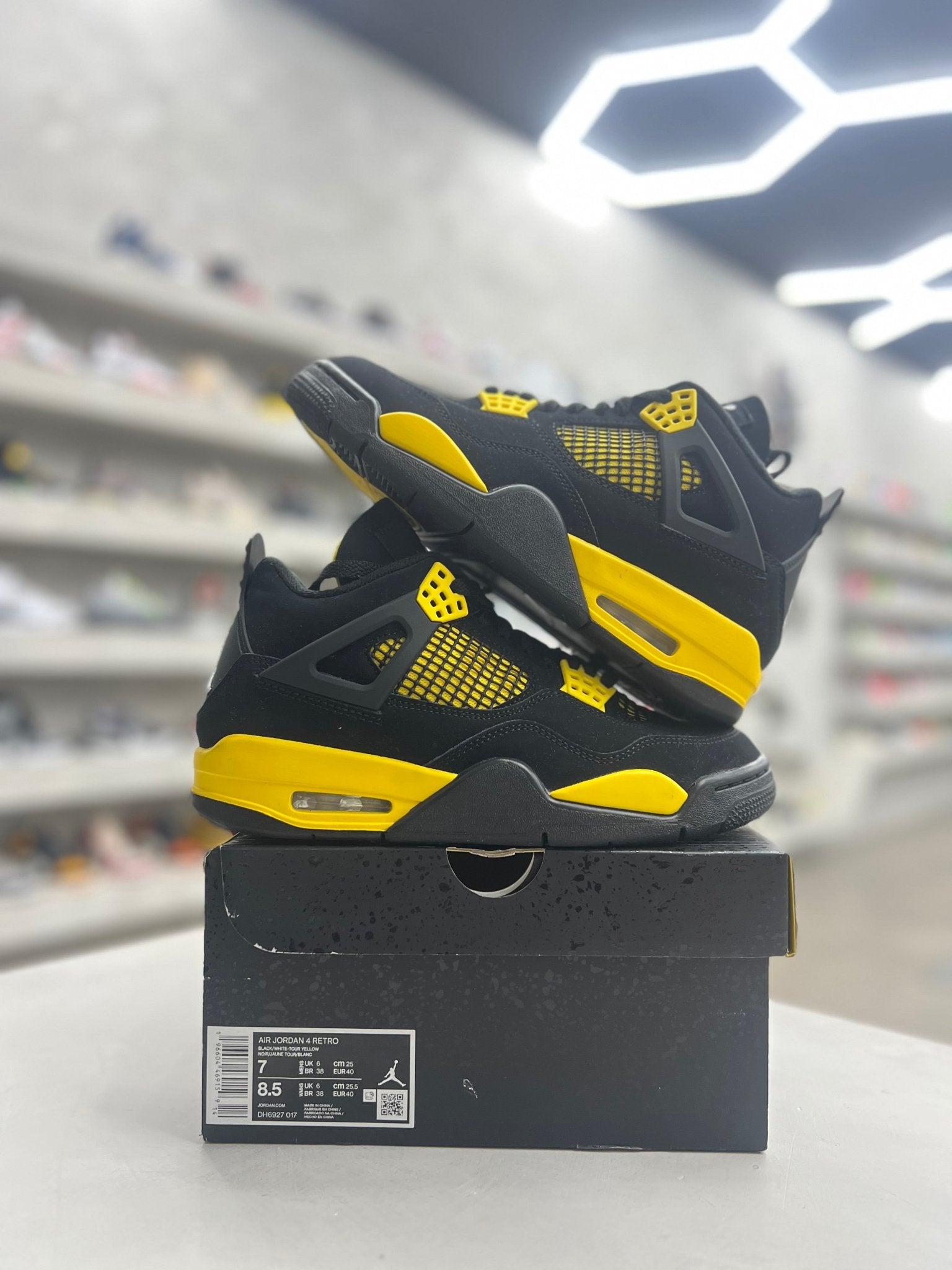 Jordan 4 Retro Thunder Sz 7 (PREOWNED) - Restock AveJordan 4 Retro Thunder Sz 7 (PREOWNED)Restock AveRestock Ave7Restock Ave