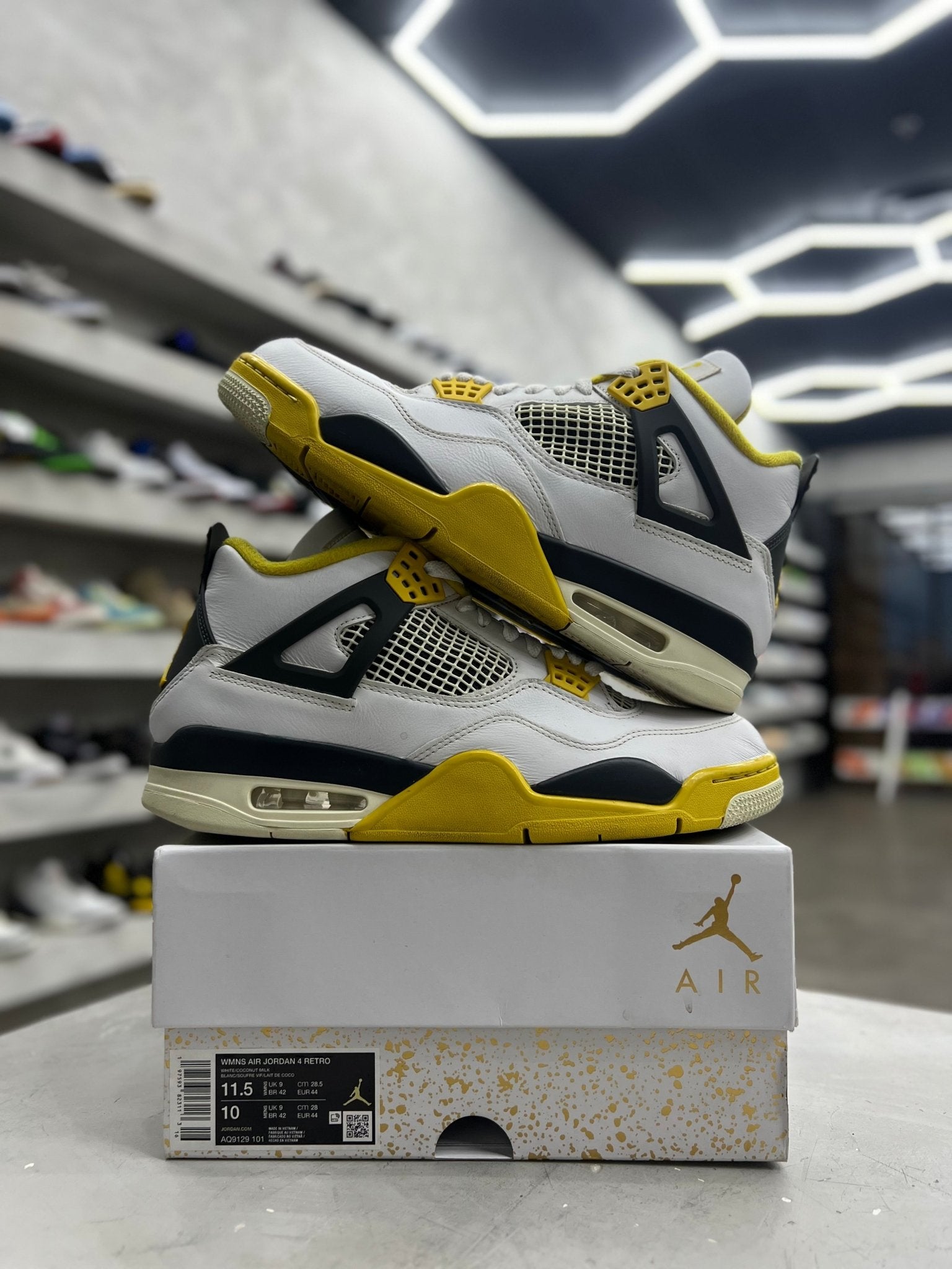 Jordan 4 Retro Vivid Sulfur (Women's) Sz w11.5/10 (PREOWNED) - Restock AveJordan 4 Retro Vivid Sulfur (Women's) Sz w11.5/10 (PREOWNED)Restock AveRestock AveW11.5/10menRestock Ave