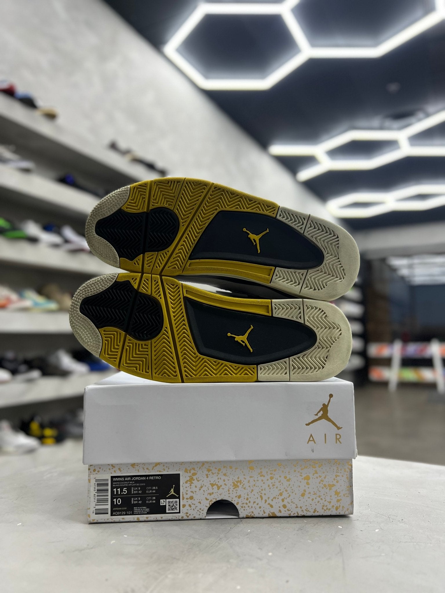 Jordan 4 Retro Vivid Sulfur (Women's) Sz w11.5/10 (PREOWNED) - Restock AveJordan 4 Retro Vivid Sulfur (Women's) Sz w11.5/10 (PREOWNED)Restock AveRestock AveW11.5/10menRestock Ave