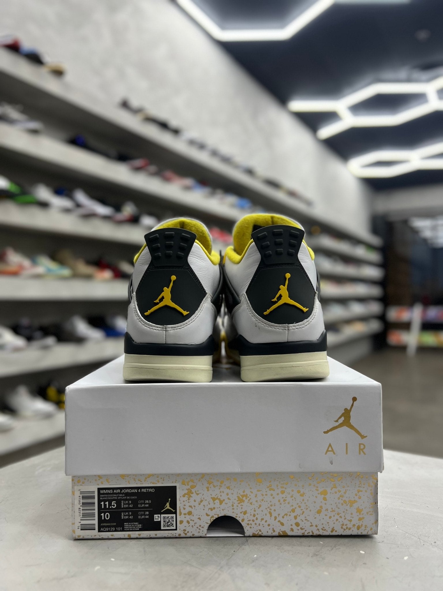 Jordan 4 Retro Vivid Sulfur (Women's) Sz w11.5/10 (PREOWNED) - Restock AveJordan 4 Retro Vivid Sulfur (Women's) Sz w11.5/10 (PREOWNED)Restock AveRestock AveW11.5/10menRestock Ave