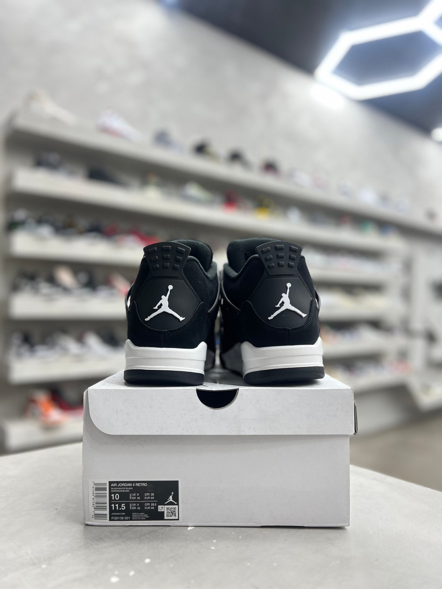 Jordan 4 Retro White Thunder Sz 10 (PREOWNED) - Restock AveJordan 4 Retro White Thunder Sz 10 (PREOWNED)Restock AveRestock Ave10Restock Ave