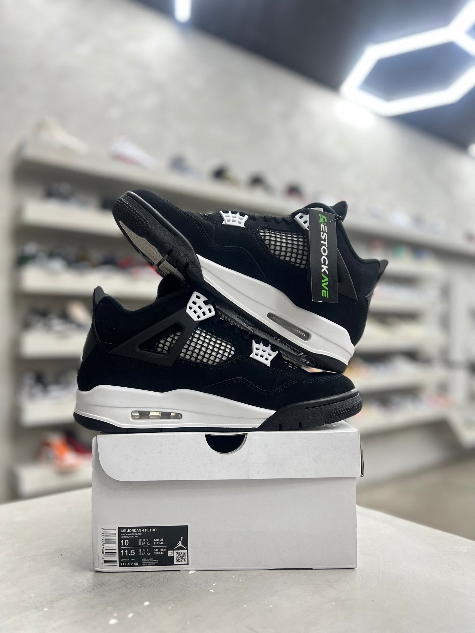 Jordan 4 Retro White Thunder Sz 10 (PREOWNED) - Restock AveJordan 4 Retro White Thunder Sz 10 (PREOWNED)Restock AveRestock Ave10Restock Ave