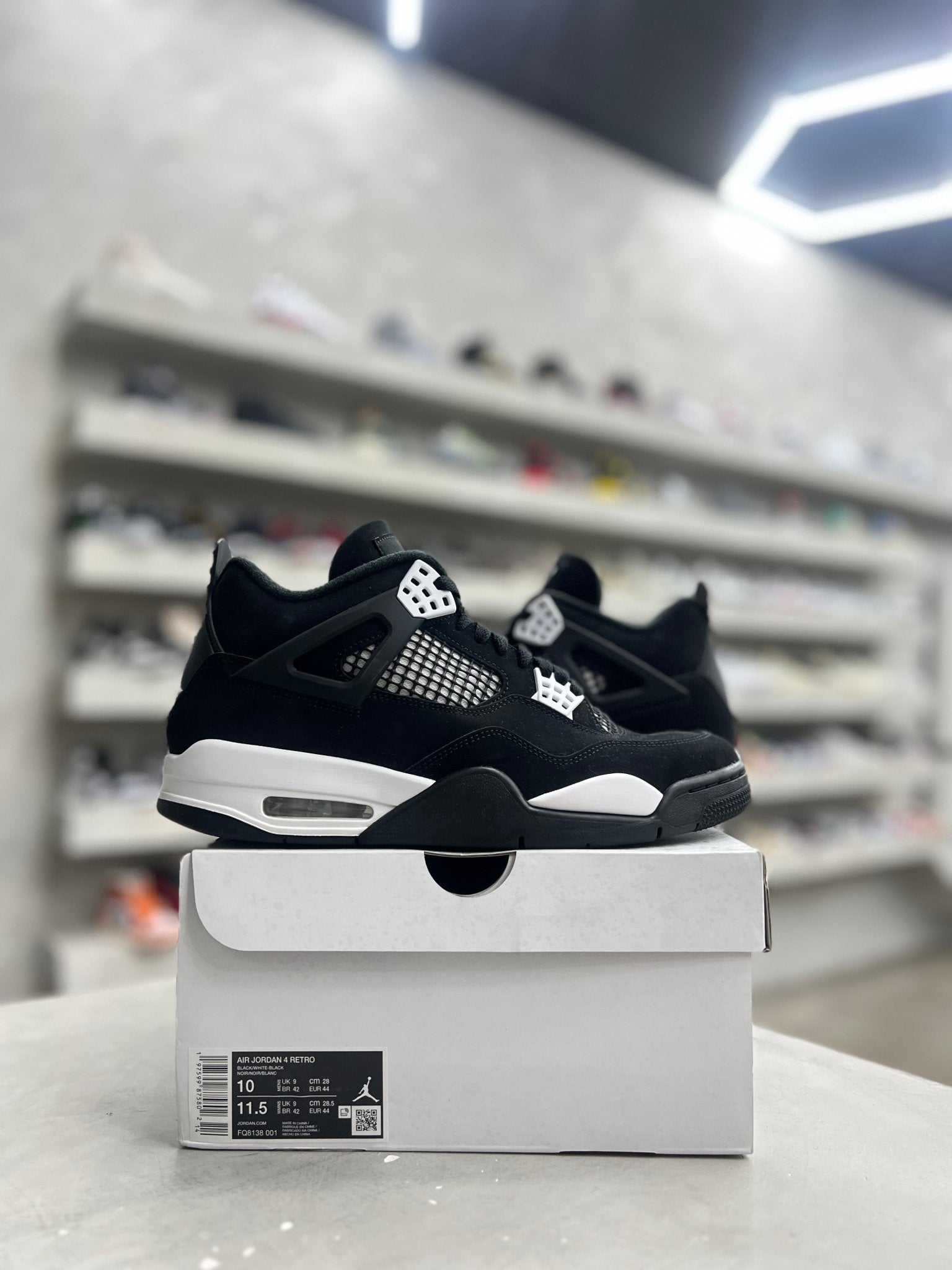 Jordan 4 Retro White Thunder Sz 10 (PREOWNED) - Restock AveJordan 4 Retro White Thunder Sz 10 (PREOWNED)Restock AveRestock Ave10Restock Ave