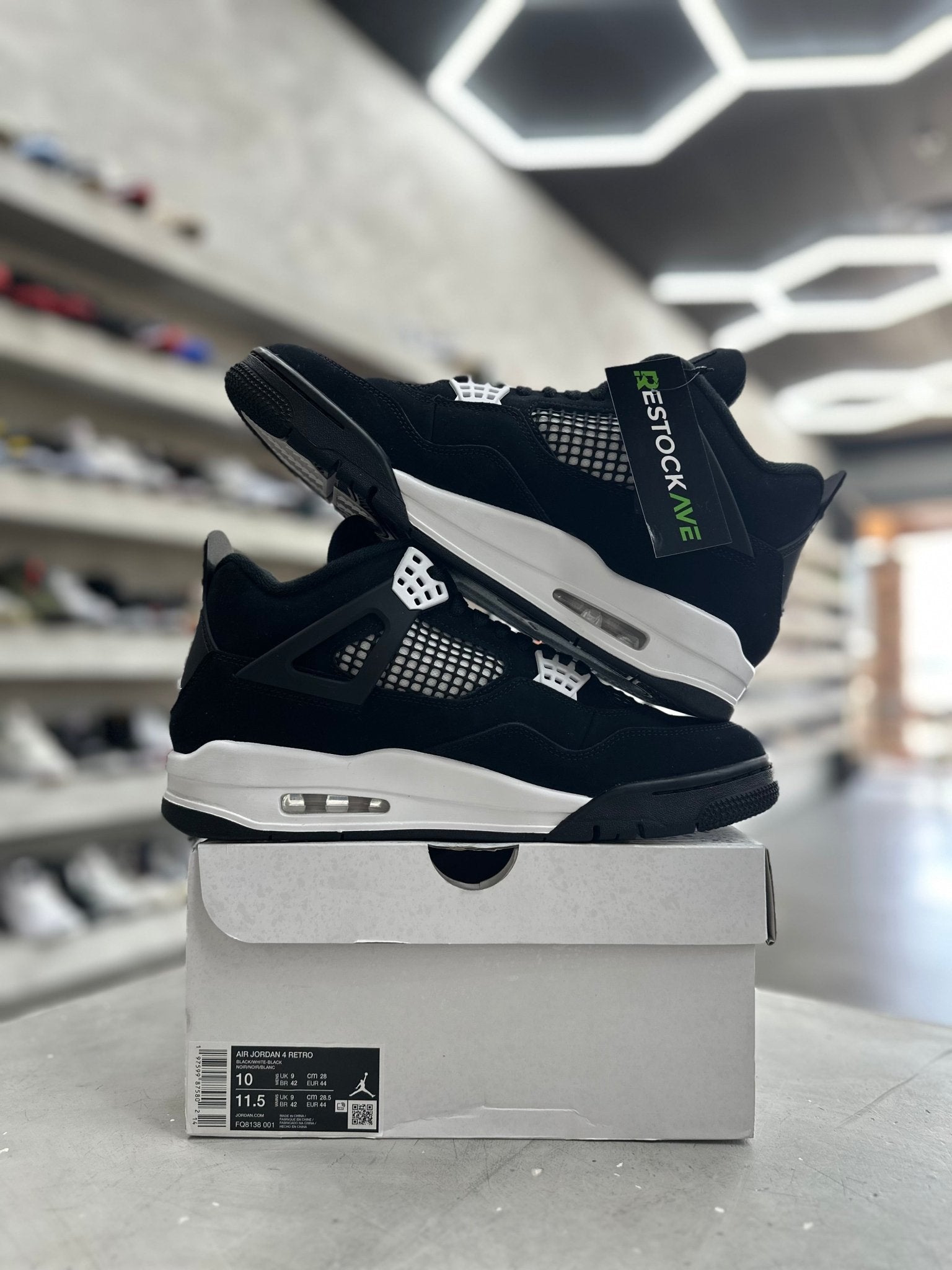 Jordan 4 Retro White Thunder Sz 10 (PREOWNED) - Restock AveJordan 4 Retro White Thunder Sz 10 (PREOWNED)Restock AveRestock Ave1091948915Restock Ave