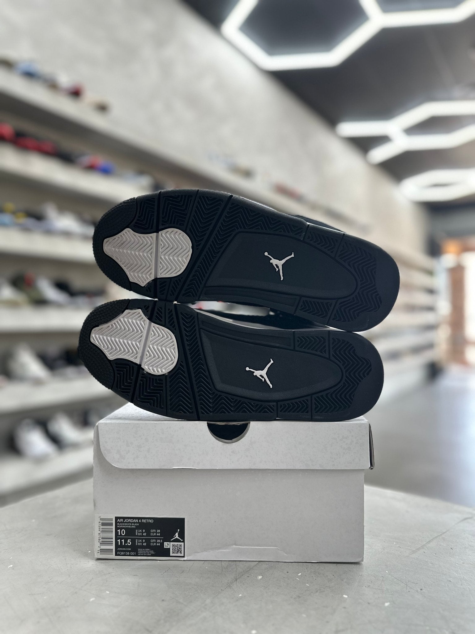 Jordan 4 Retro White Thunder Sz 10 (PREOWNED) - Restock AveJordan 4 Retro White Thunder Sz 10 (PREOWNED)Restock AveRestock Ave1091948915Restock Ave