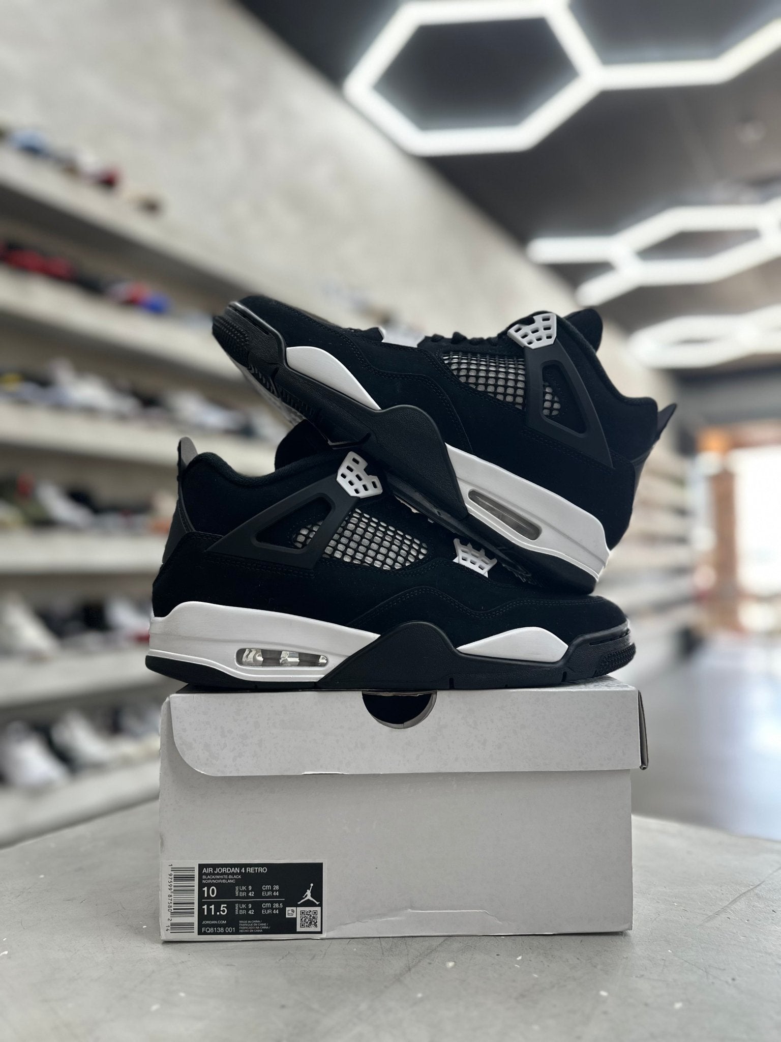 Jordan 4 Retro White Thunder Sz 10 (PREOWNED) - Restock AveJordan 4 Retro White Thunder Sz 10 (PREOWNED)Restock AveRestock Ave1091948915Restock Ave