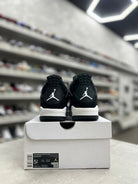 Jordan 4 Retro White Thunder Sz 5.5Y (PREOWNED) - Restock AveJordan 4 Retro White Thunder Sz 5.5Y (PREOWNED)Restock AveRestock Ave5.5yRestock Ave
