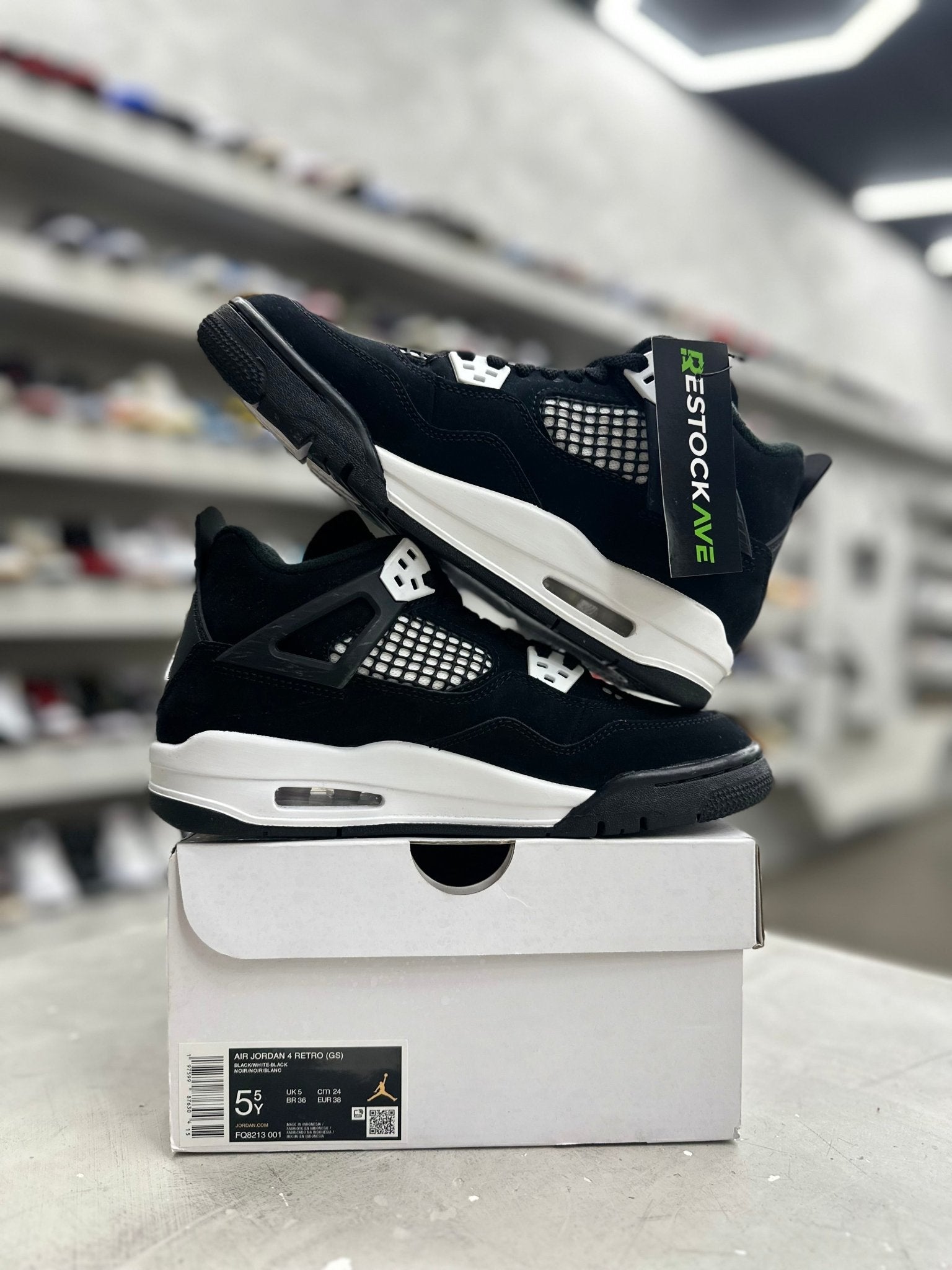 Jordan 4 Retro White Thunder Sz 5.5Y (PREOWNED) - Restock AveJordan 4 Retro White Thunder Sz 5.5Y (PREOWNED)Restock AveRestock Ave5.5yRestock Ave