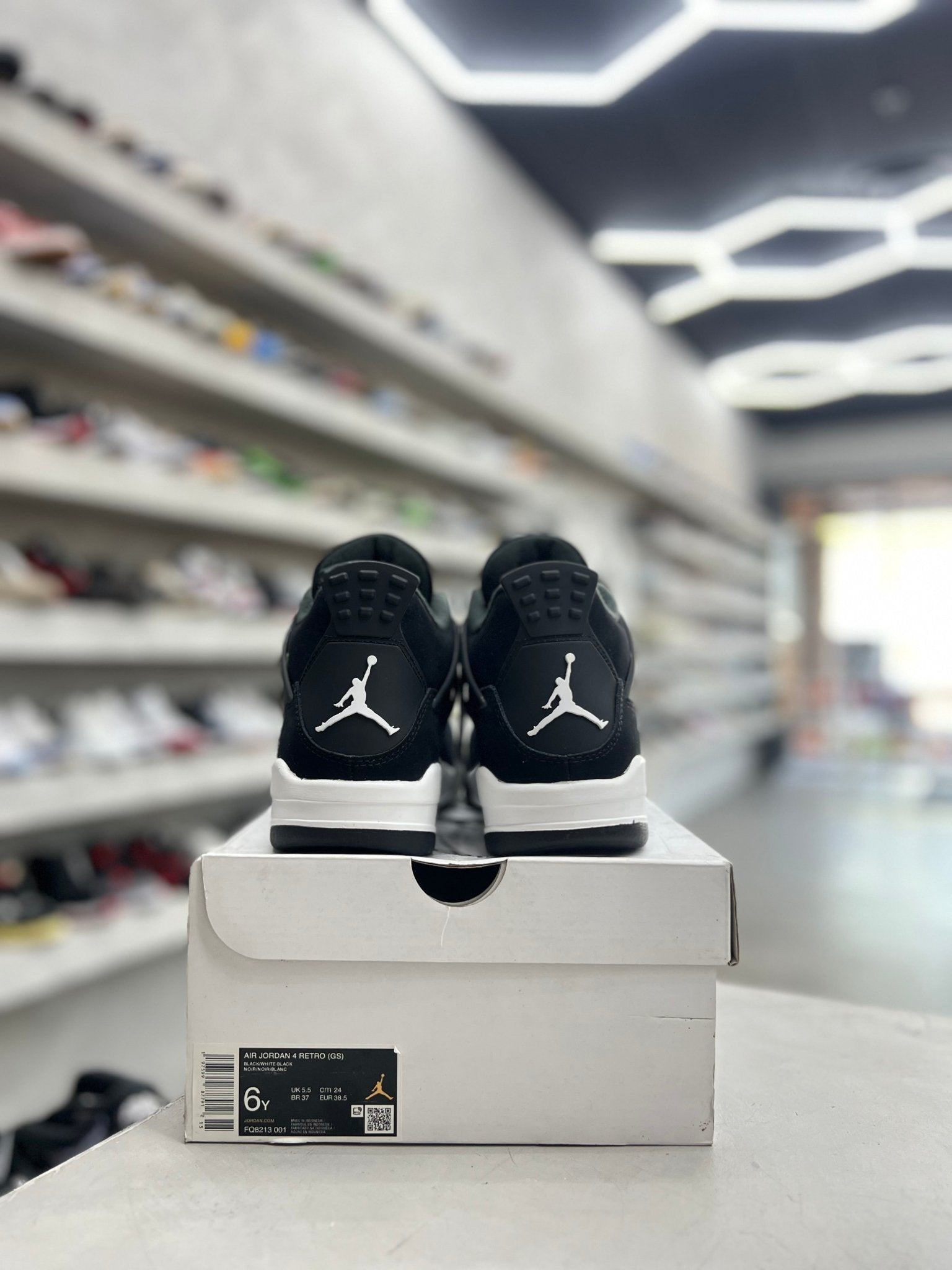 Jordan 4 Retro White Thunder Sz 6Y (PREOWNED) - Restock AveJordan 4 Retro White Thunder Sz 6Y (PREOWNED)Restock AveRestock Ave6y00730483Restock Ave