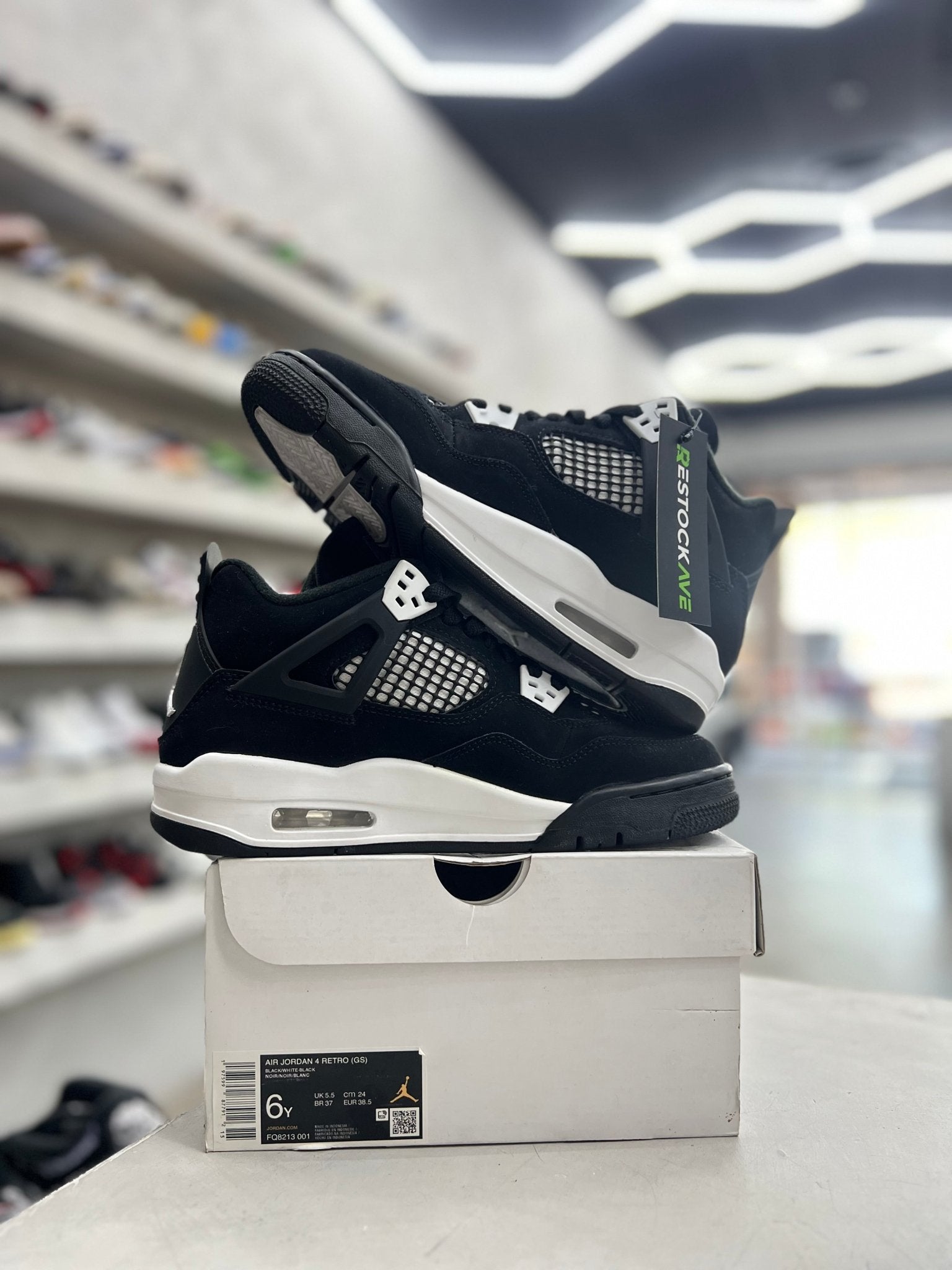 Jordan 4 Retro White Thunder Sz 6Y (PREOWNED) - Restock AveJordan 4 Retro White Thunder Sz 6Y (PREOWNED)Restock AveRestock Ave6y00730483Restock Ave