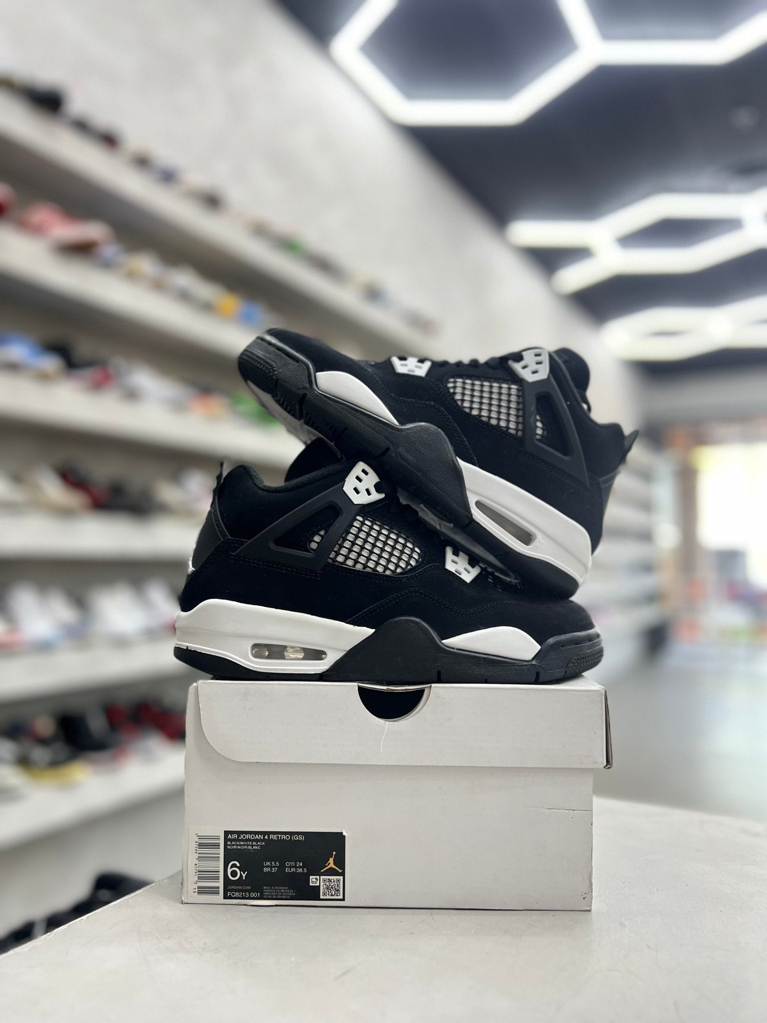 Jordan 4 Retro White Thunder Sz 6Y (PREOWNED) - Restock AveJordan 4 Retro White Thunder Sz 6Y (PREOWNED)Restock AveRestock Ave6y00730483Restock Ave