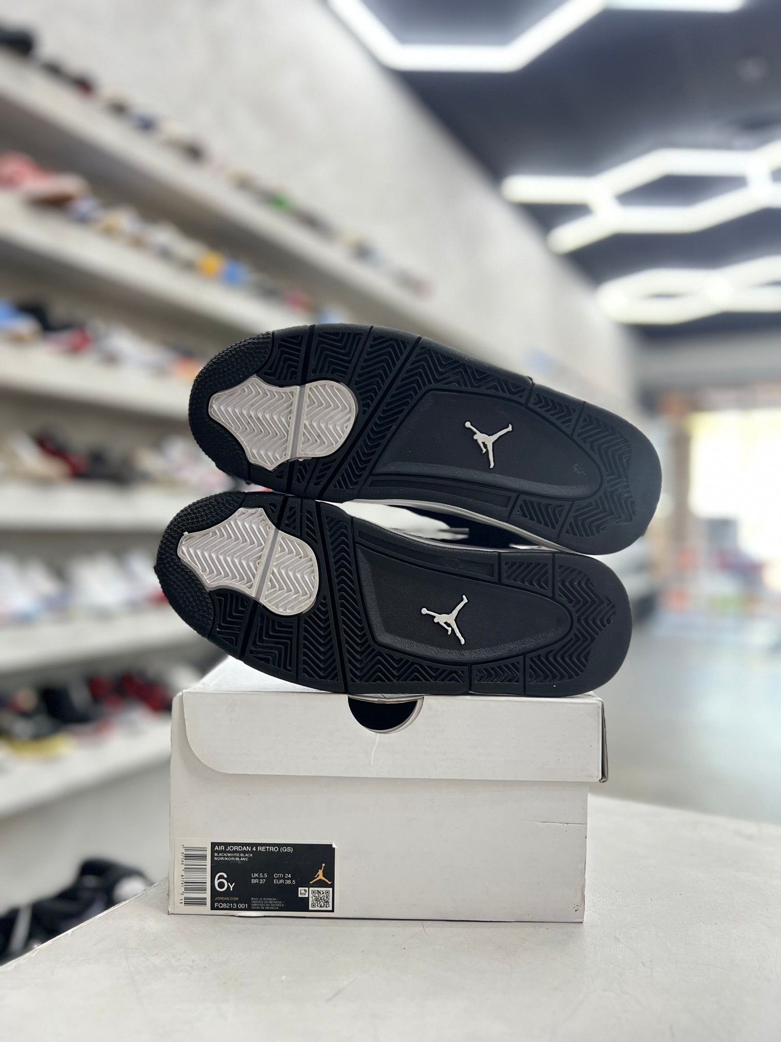 Jordan 4 Retro White Thunder Sz 6Y (PREOWNED) - Restock AveJordan 4 Retro White Thunder Sz 6Y (PREOWNED)Restock AveRestock Ave6y00730483Restock Ave