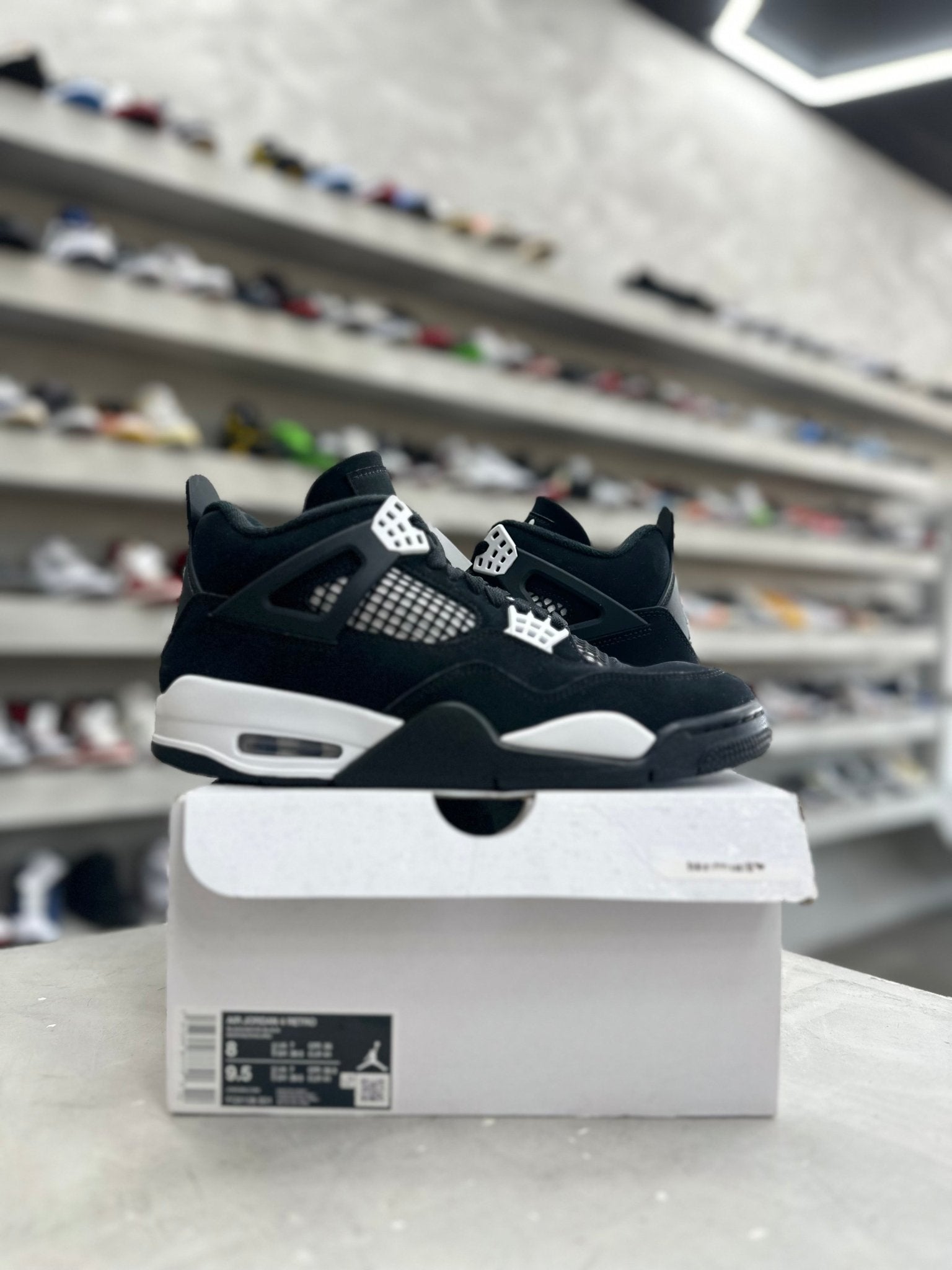 Jordan 4 Retro White Thunder Sz 8 (PREOWNED) - Restock AveJordan 4 Retro White Thunder Sz 8 (PREOWNED)Restock AveRestock Ave8Restock Ave