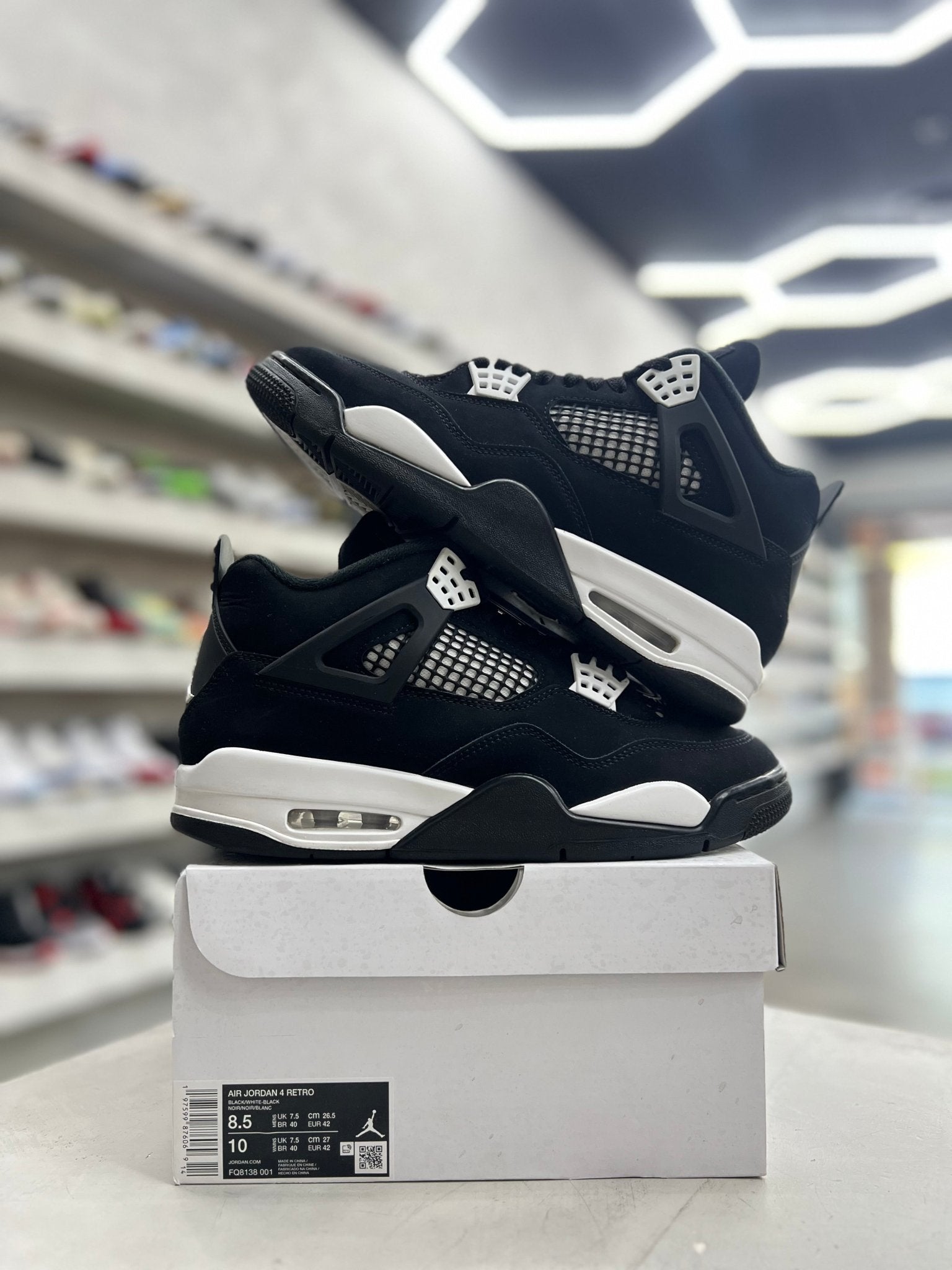 Jordan 4 Retro White Thunder Sz 8.5 (PREOWNED) - Restock AveJordan 4 Retro White Thunder Sz 8.5 (PREOWNED)Restock AveRestock Ave8.5Restock Ave