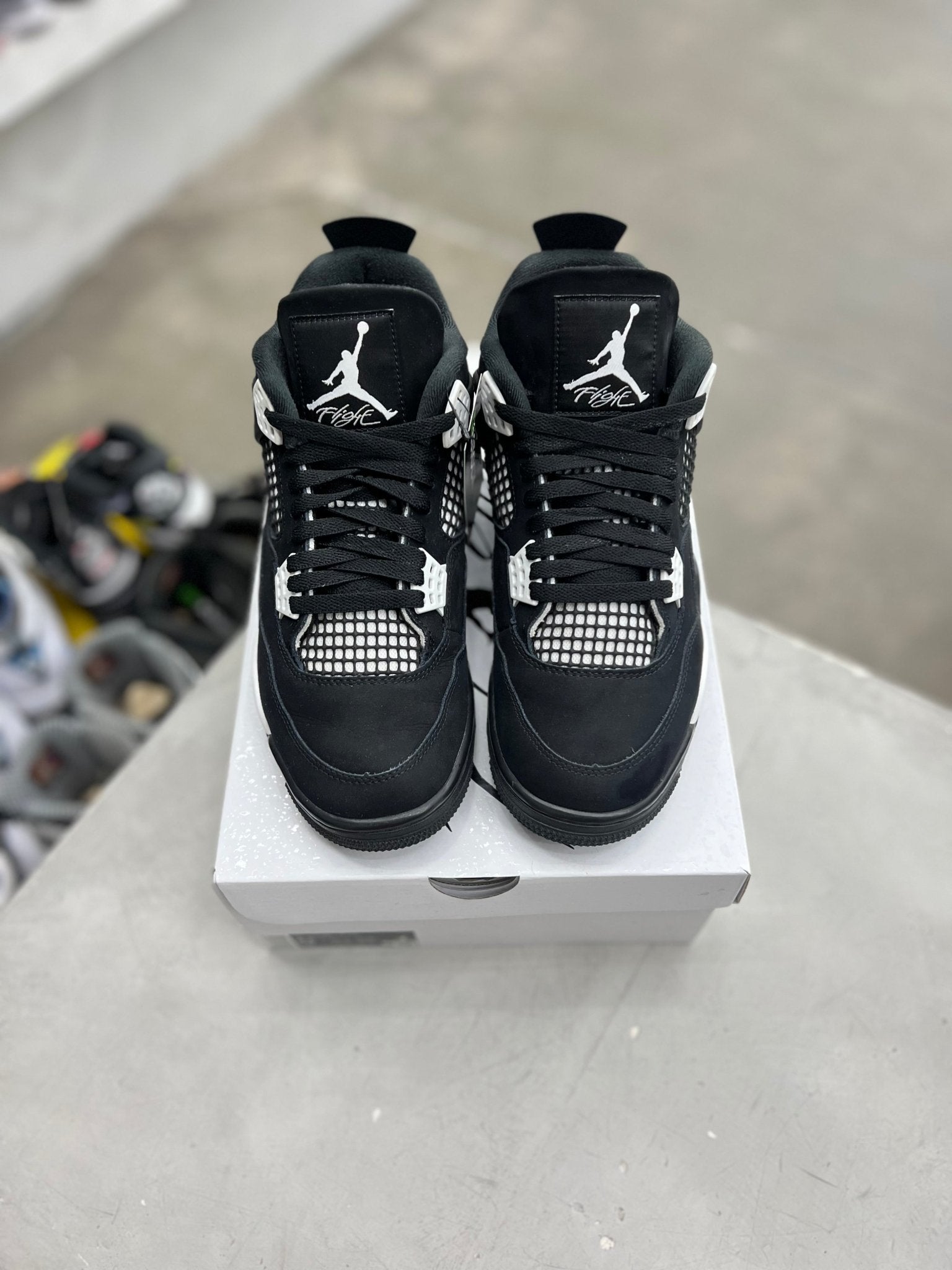 Jordan 4 Retro White Thunder Sz 8.5 (PREOWNED) - Restock AveJordan 4 Retro White Thunder Sz 8.5 (PREOWNED)Restock AveRestock Ave8.5Restock Ave