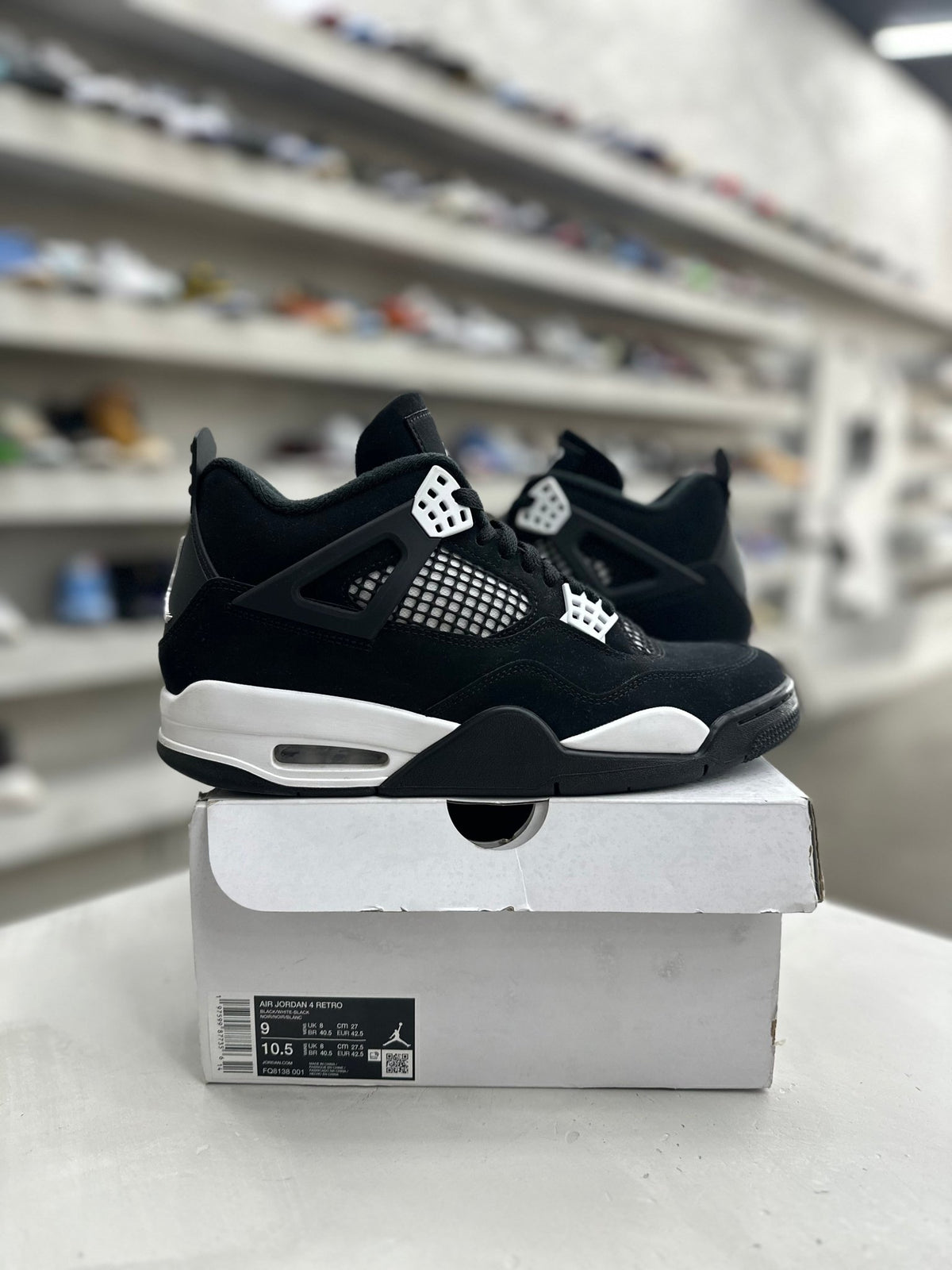 Jordan 4 Retro White Thunder Sz 9 (PREOWNED) - Restock AveJordan 4 Retro White Thunder Sz 9 (PREOWNED)Restock AveRestock Ave937287539Restock Ave