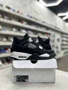 Jordan 4 Retro White Thunder Sz 9 (PREOWNED) - Restock AveJordan 4 Retro White Thunder Sz 9 (PREOWNED)Restock AveRestock Ave986038899Restock Ave