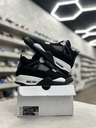 Jordan 4 Retro White Thunder Sz 9 (PREOWNED) - Restock AveJordan 4 Retro White Thunder Sz 9 (PREOWNED)Restock AveRestock Ave986038899Restock Ave