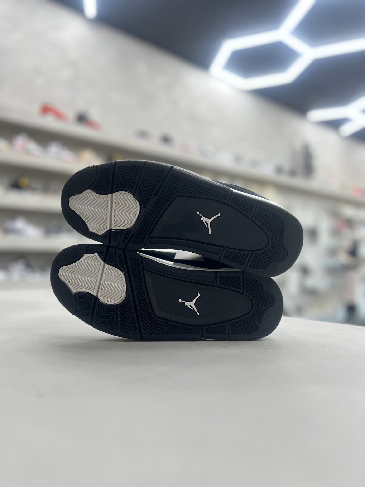 Jordan 4 Retro White Thunder Sz 9.5 (PREOWNED)(no box) - Restock AveJordan 4 Retro White Thunder Sz 9.5 (PREOWNED)(no box)Restock AveRestock Ave9.5Restock Ave